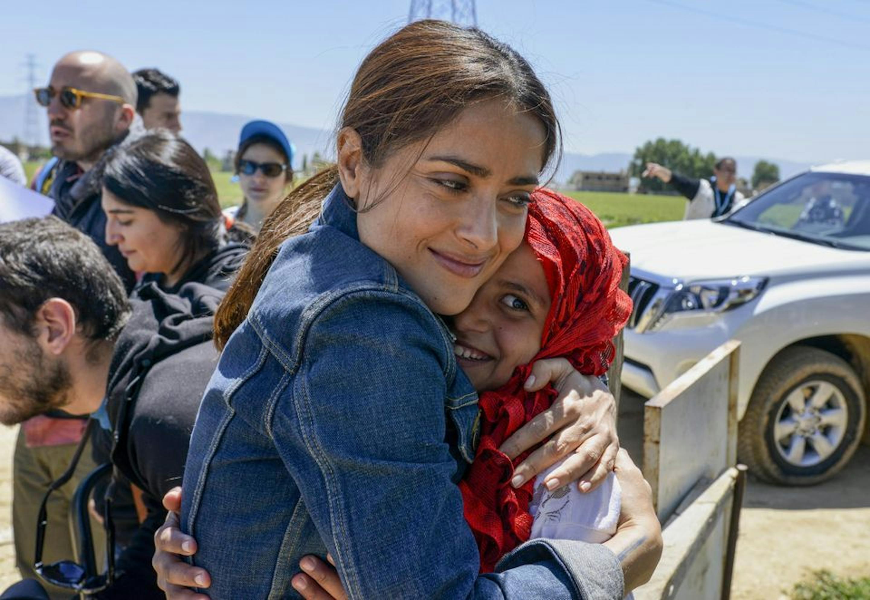 L'attrice messicana Salma Hayek in un momento della sua missione fra i rifugiati siriani in Libano - ©UNICEF/2015/Sebastian Rich