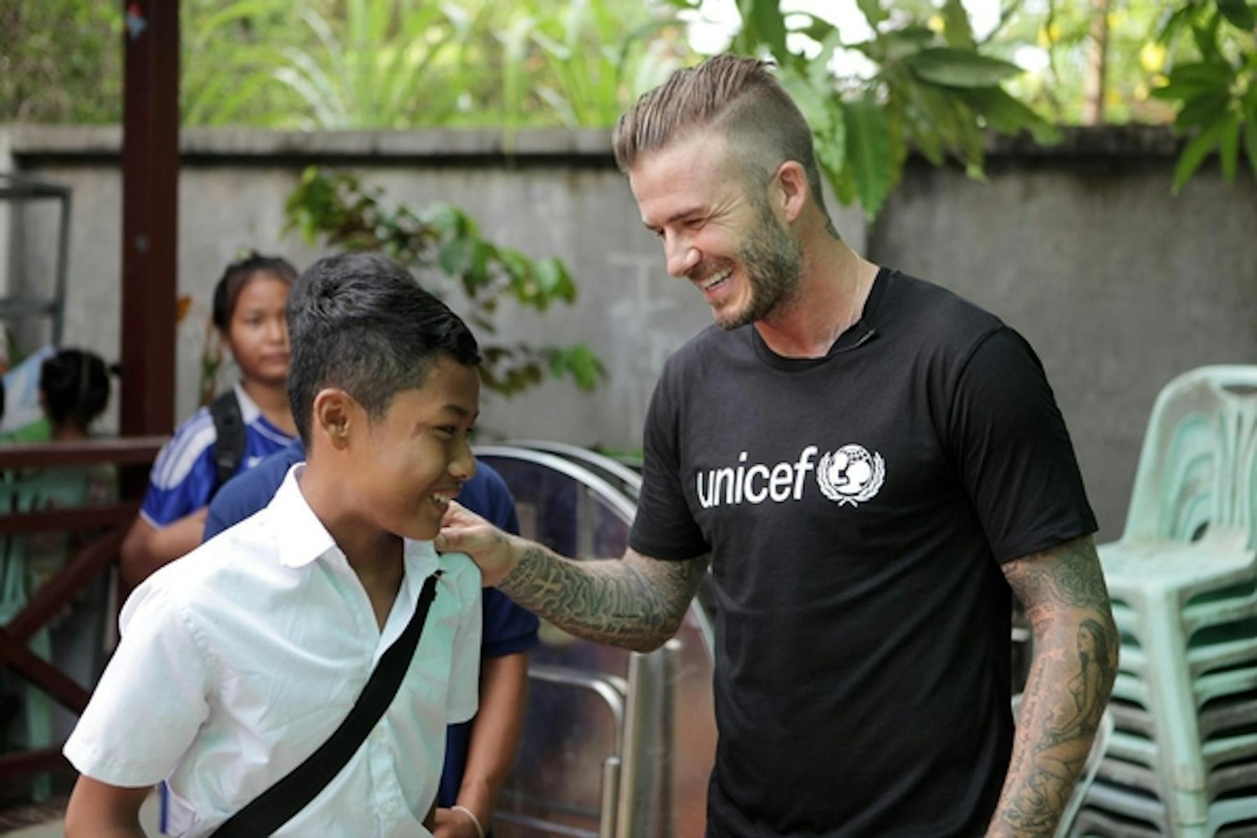 David Beckham incontra i bambini del centro per vittime di violenza di Siem Reap, in Cambogia, nel corso della sua missione con l'UNICEF - ©UNICEF UKLA/2015-0050/Irby