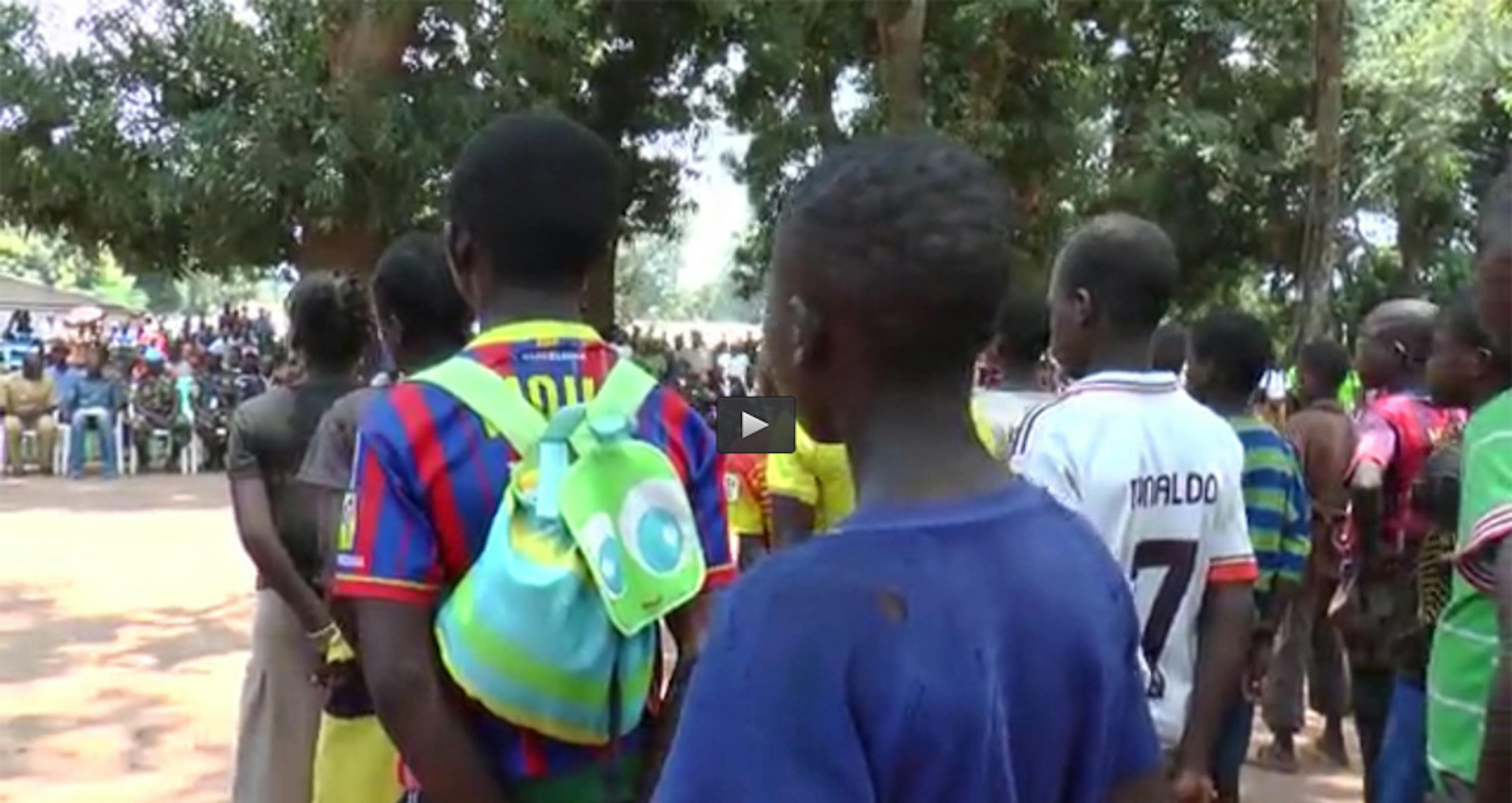 Un'immagine della cerimonia di rilascio dei 163 minori in armi a Batangafo, nella Repubblica Centrafricana - ©UNICEF Video