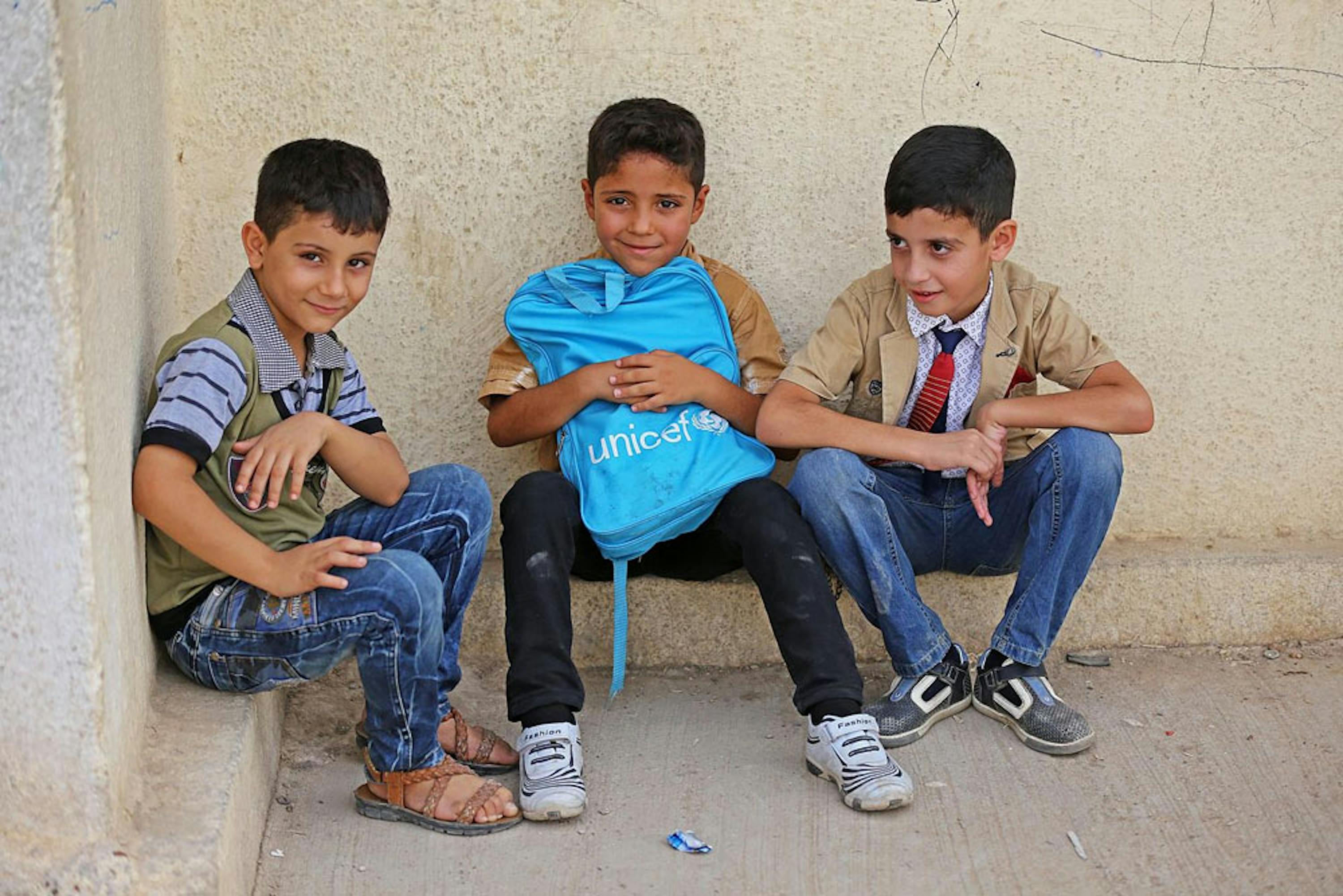 Bambini sfollati da altre zone dell'Iraq, fotografati nella scuola 