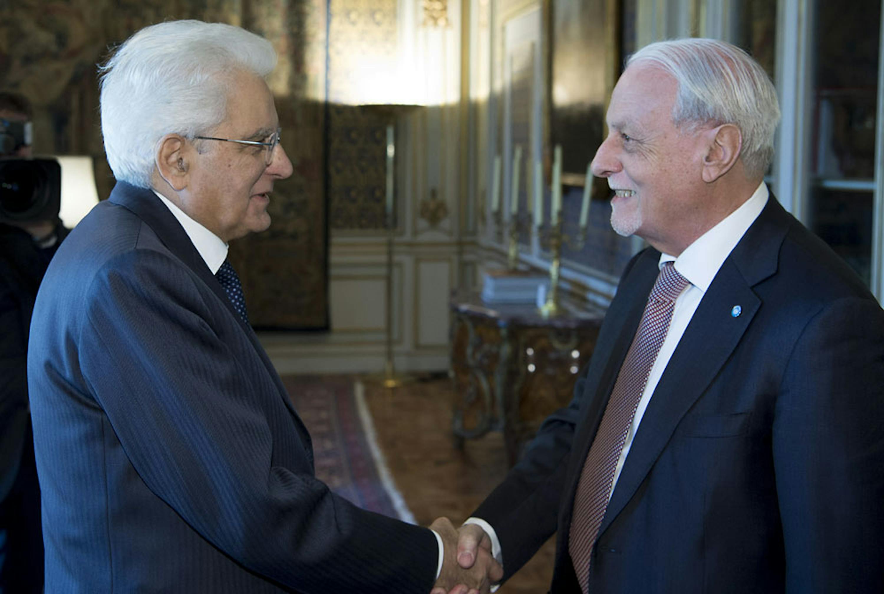 Il Presidente della Repubblica Sergio Mattarella saluta Giacomo Guerrera, presidente dell'UNICEF Italia - ©Paolo Giandotti/Quirinale