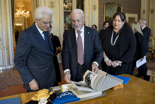 Il Presidente della Repubblica Sergio Mattarella saluta Giacomo Guerrera, presidente dell'UNICEF Italia - ©Paolo Giandotti/Quirinale