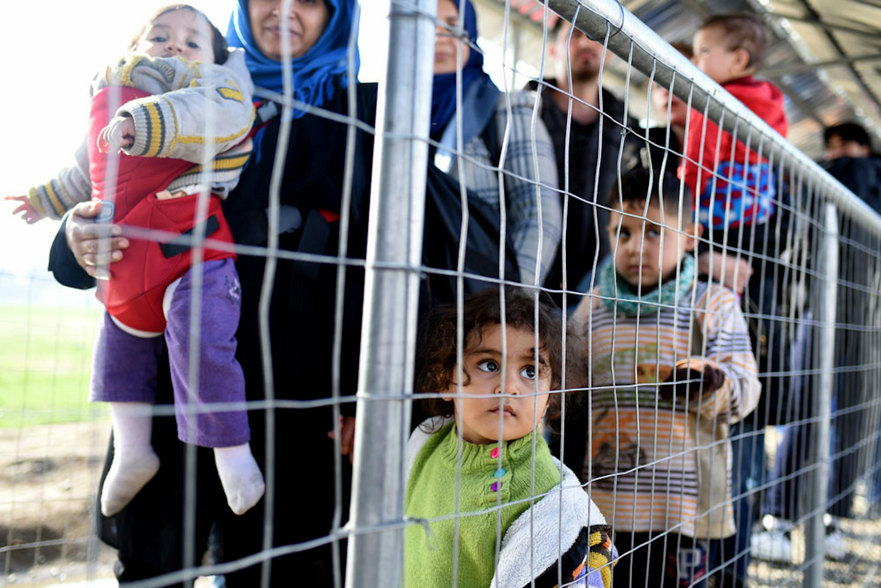 Bambini e genitori bloccati a Idomeni, al confine tra Grecia e Macedonia - ©UNICEF/UN011184/Georgiev