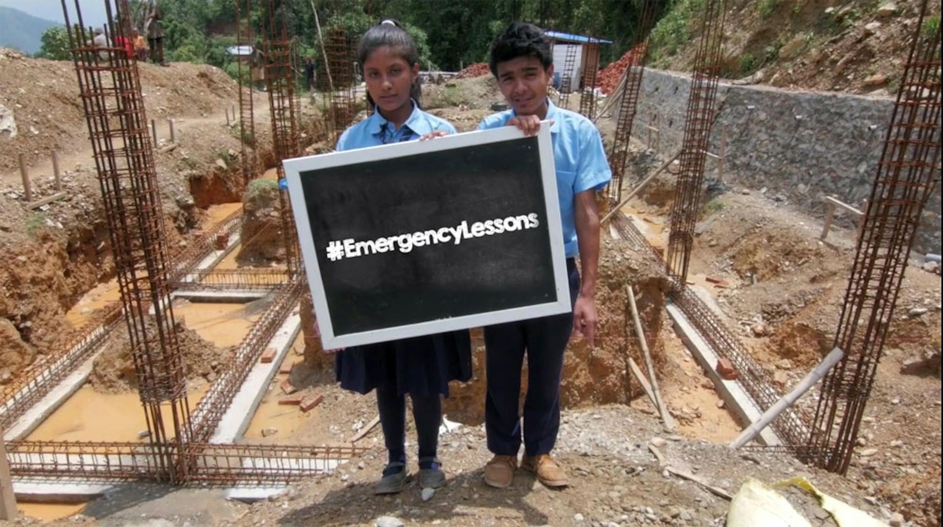 Milan e Susma, i due studenti protagonisti della videostoria dal Nepal per la campagna UNICEF-UE #EmergencyLessons