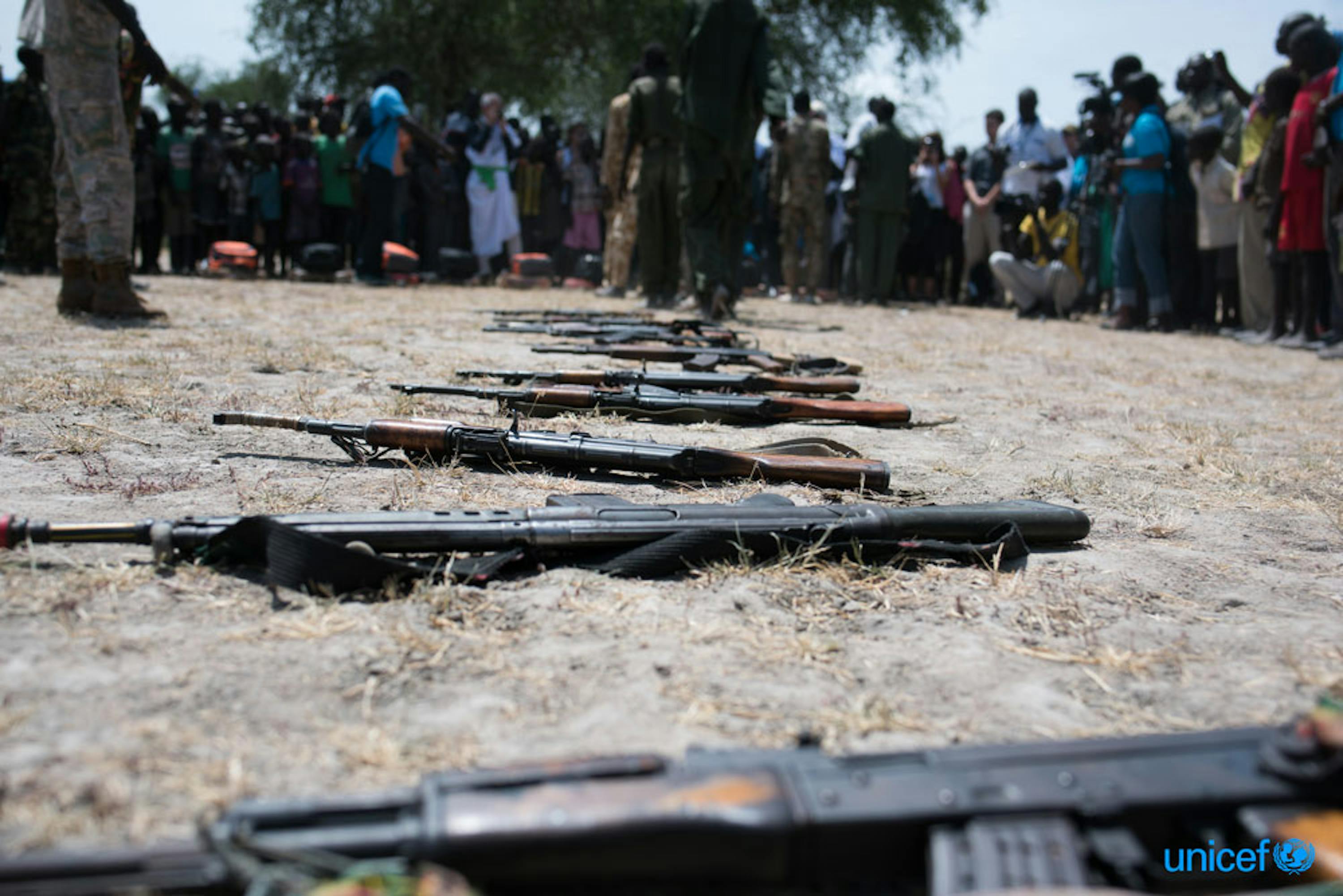 Un gruppo di bambini associati alla forza armata Cobra Faction sta per essere smobilitata, © UNICEF/UN037269/Lomodong