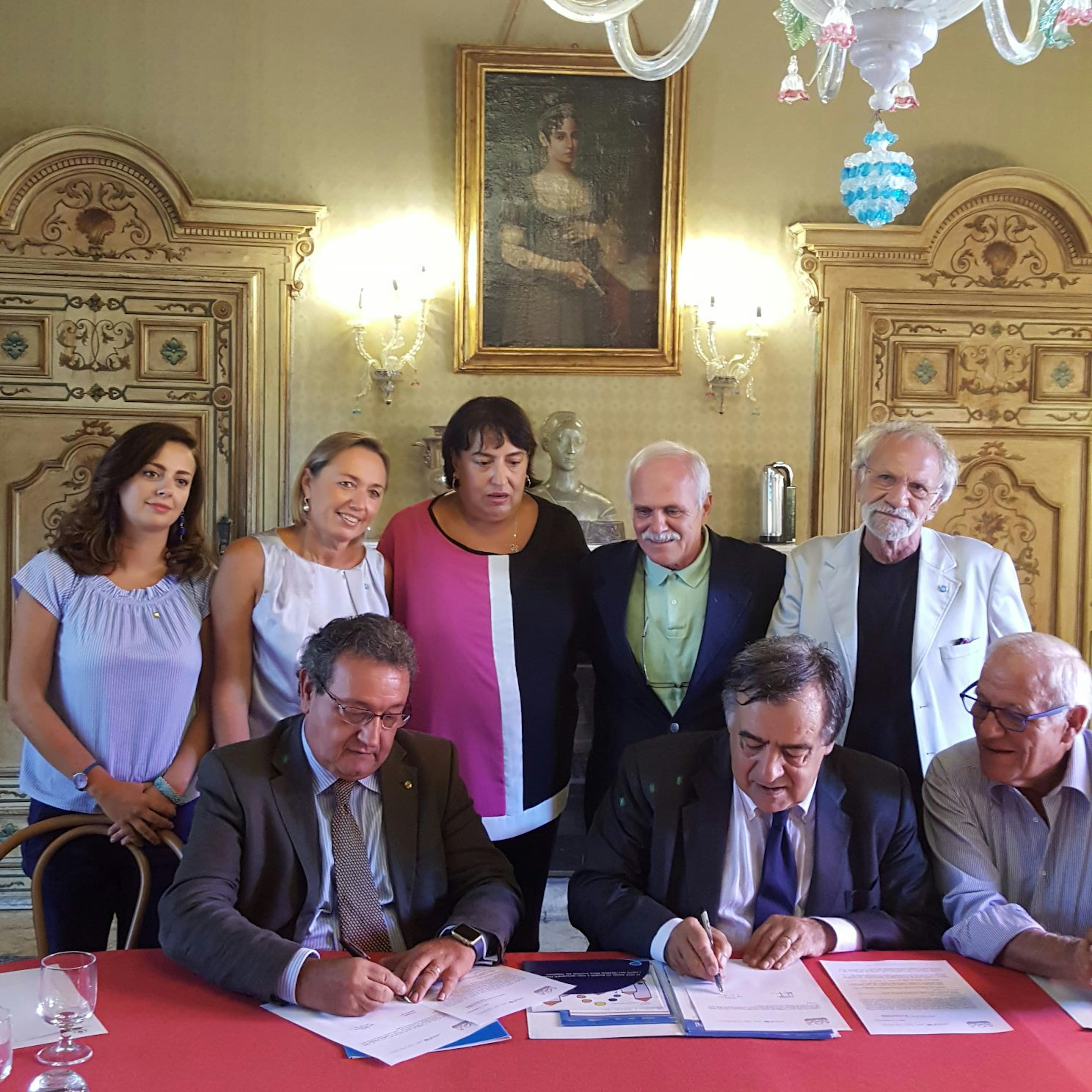 La firma del Protocollo tra Comune di Palermo e UNICEF Italia: accanto al Sindaco Leoluca Orlando, il presidente del Comitato UNICEF di Palermo
