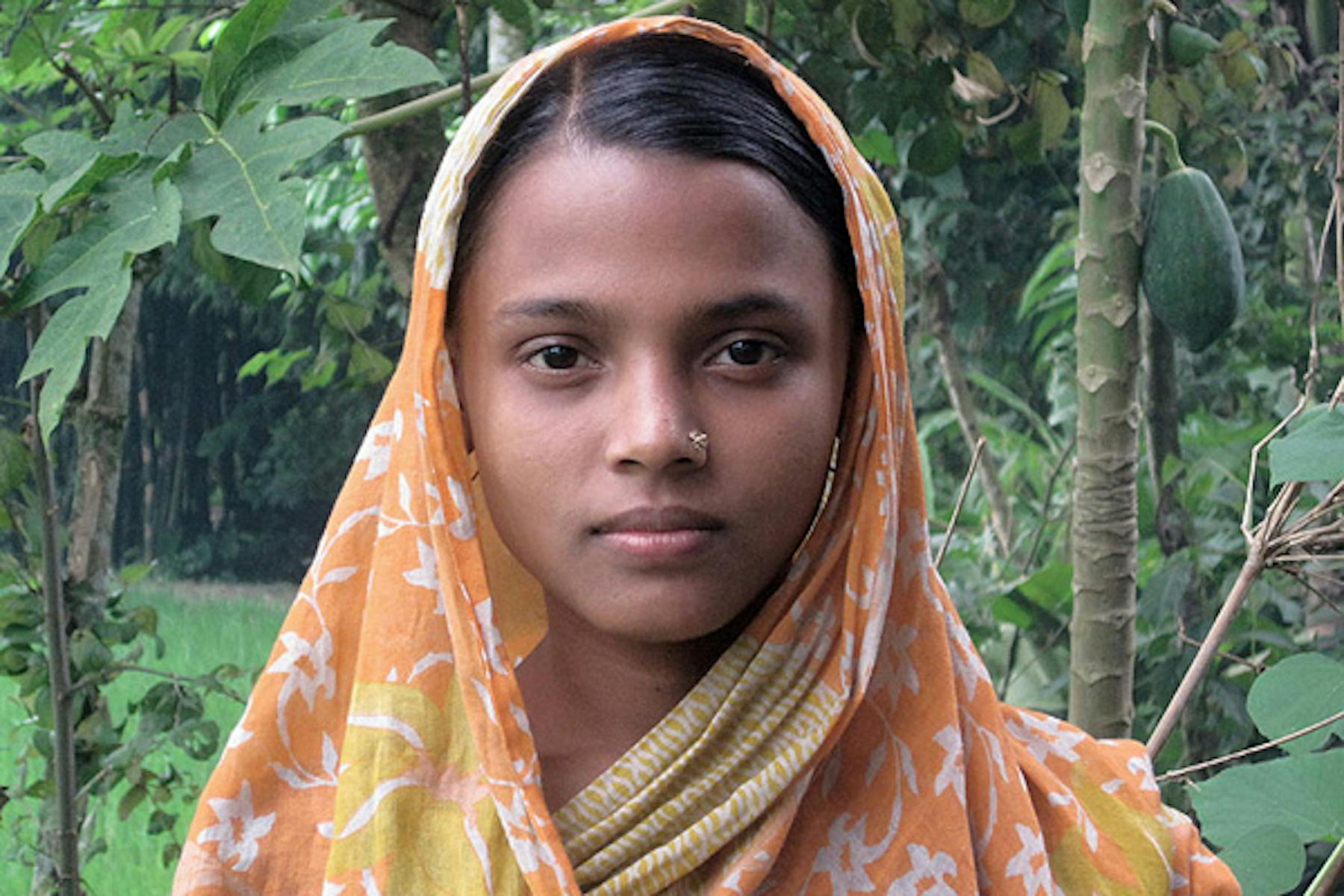 Rima Begum, 14 anni. Sposa da quando ne aveva 12, è stata malmenata dal marito e rispedita a casa dei suoi. L'uomo spera così di ottenere un'integrazione della dote - ©UNICEF/NYHQ2009-2316/Sheba