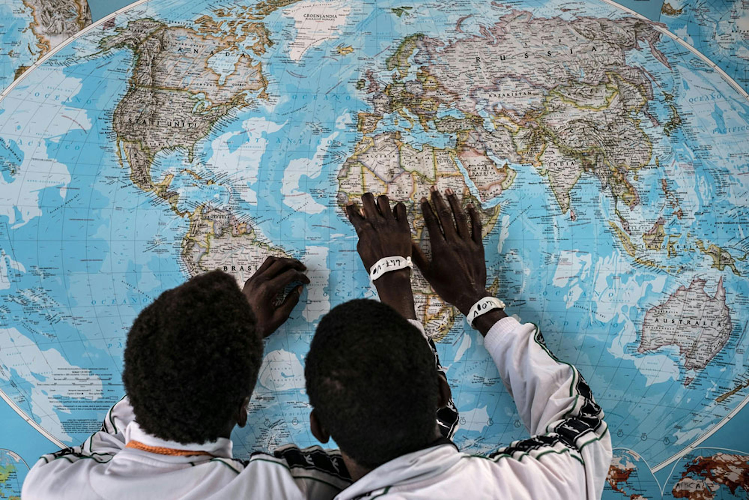 Adolescenti del Gambia in un centro di accoglienza a Pozzallo (Siracusa) - ©UNICEF/UN020011/Gilbertson VII Photo