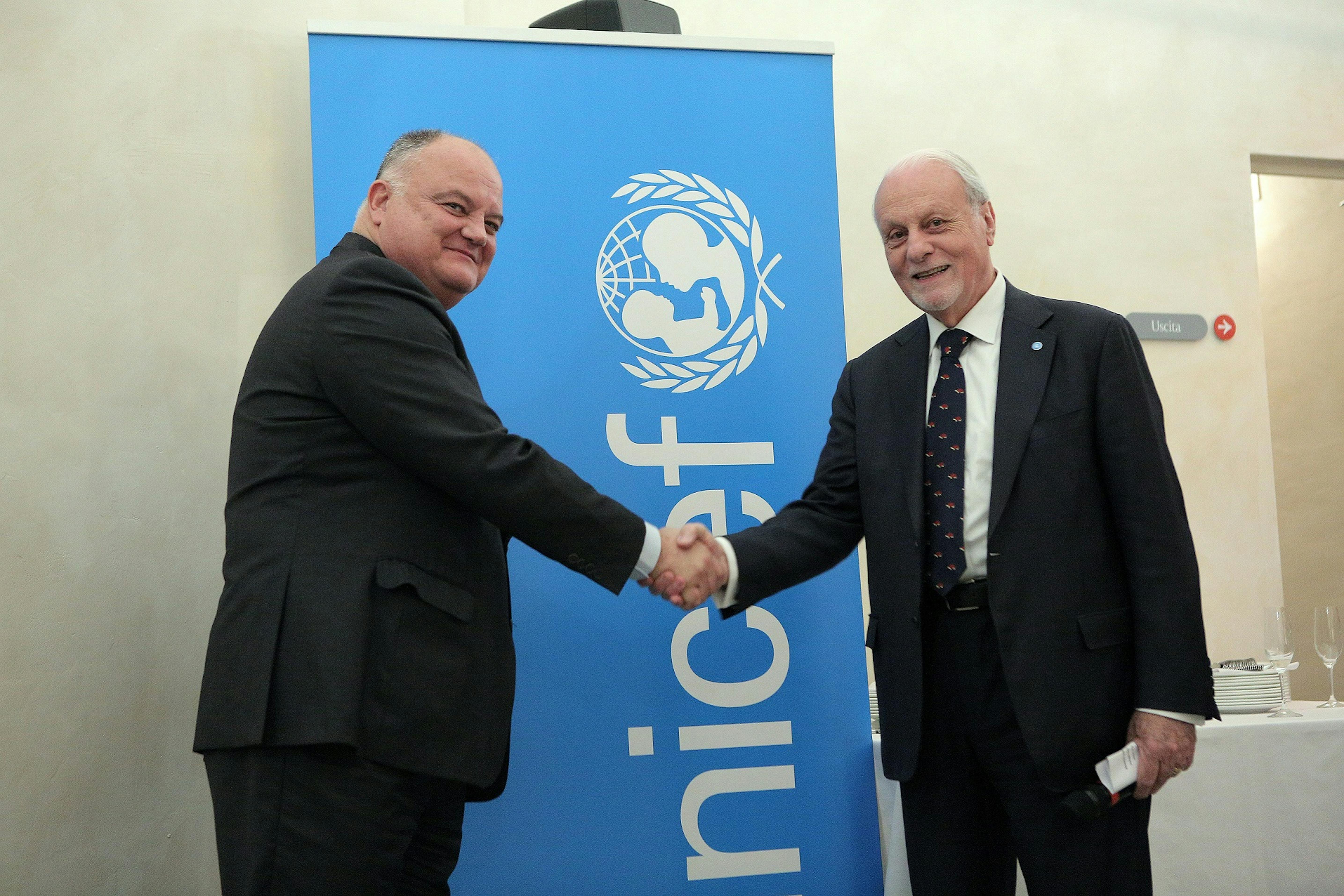 Nella foto Giacomo Guerrera, presidente Unicef Italia, e Sergi Loughney, direttore dell' Abertis