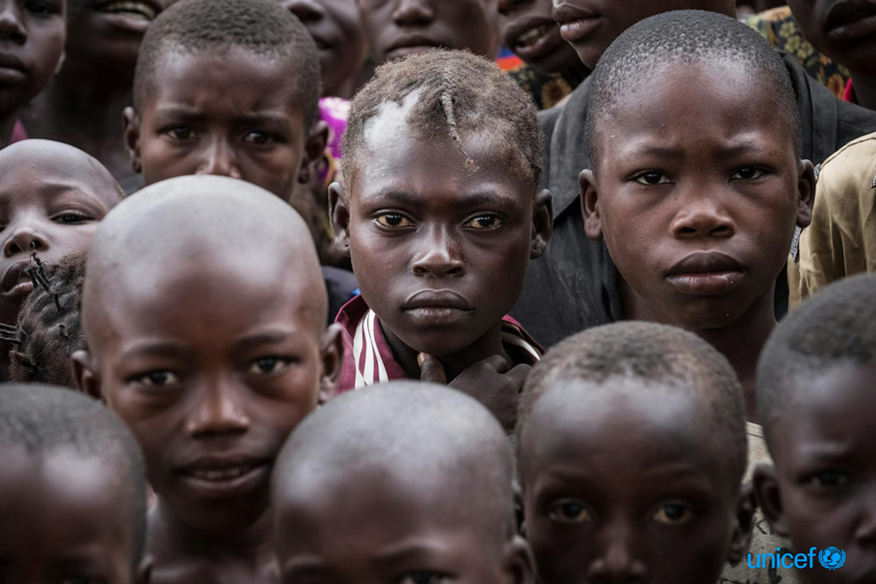 Alcuni bambini nella scuola del villaggio di Ndenga, a 30 chilometri da Kaga Bandoro, Repubblica Centrafricana - © UNICEF/UN0149460/Sokhin