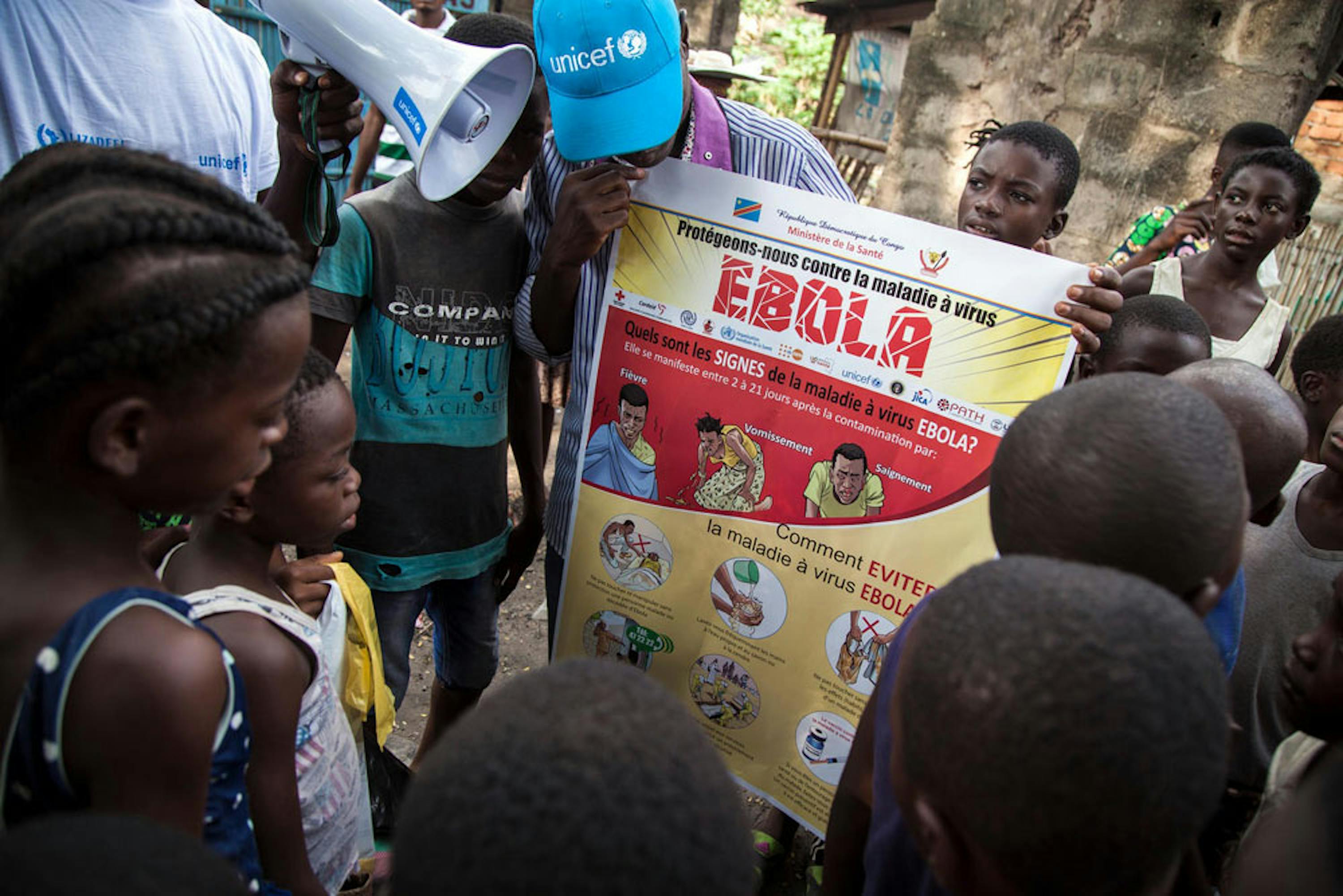 Un momento della campagna di informazione e prevenzione sul virus Ebola promossa dall'UNICEF a Mbandaka (Repubblica Democratica del Congo) - ©UNICEF/UN0215064/Naftalin