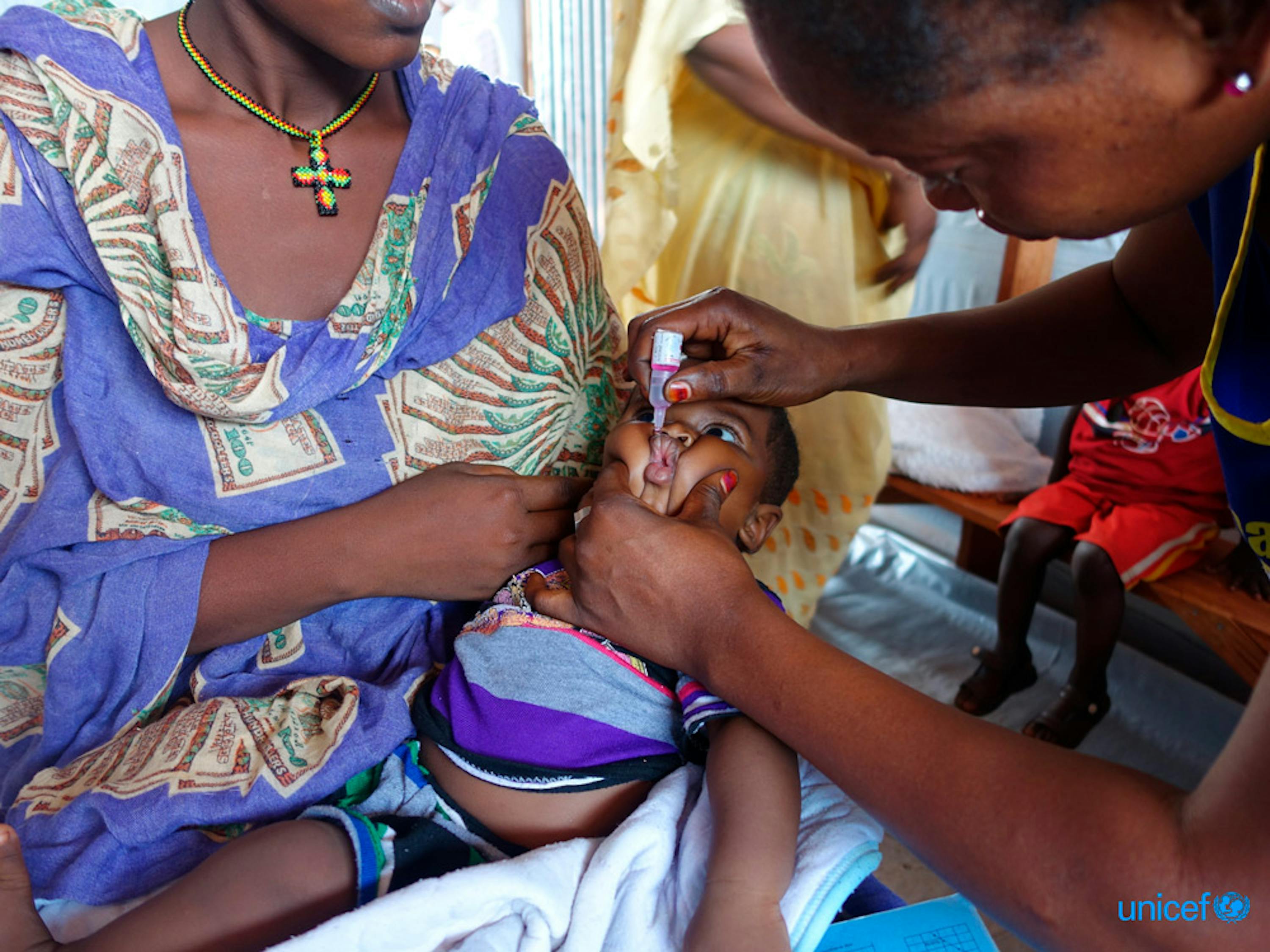 Wau, Sud Sudan A Sabir, di 5 mesi, è stato somministrato un vaccino antipolio  Inoltre ha anche ricevuto un vaccino combinato per proteggerlo dal tetano, dalla difterite, dall'epatite, dalla pertosse e dall'influenza. © UNICEF/UN074135/O'Shea