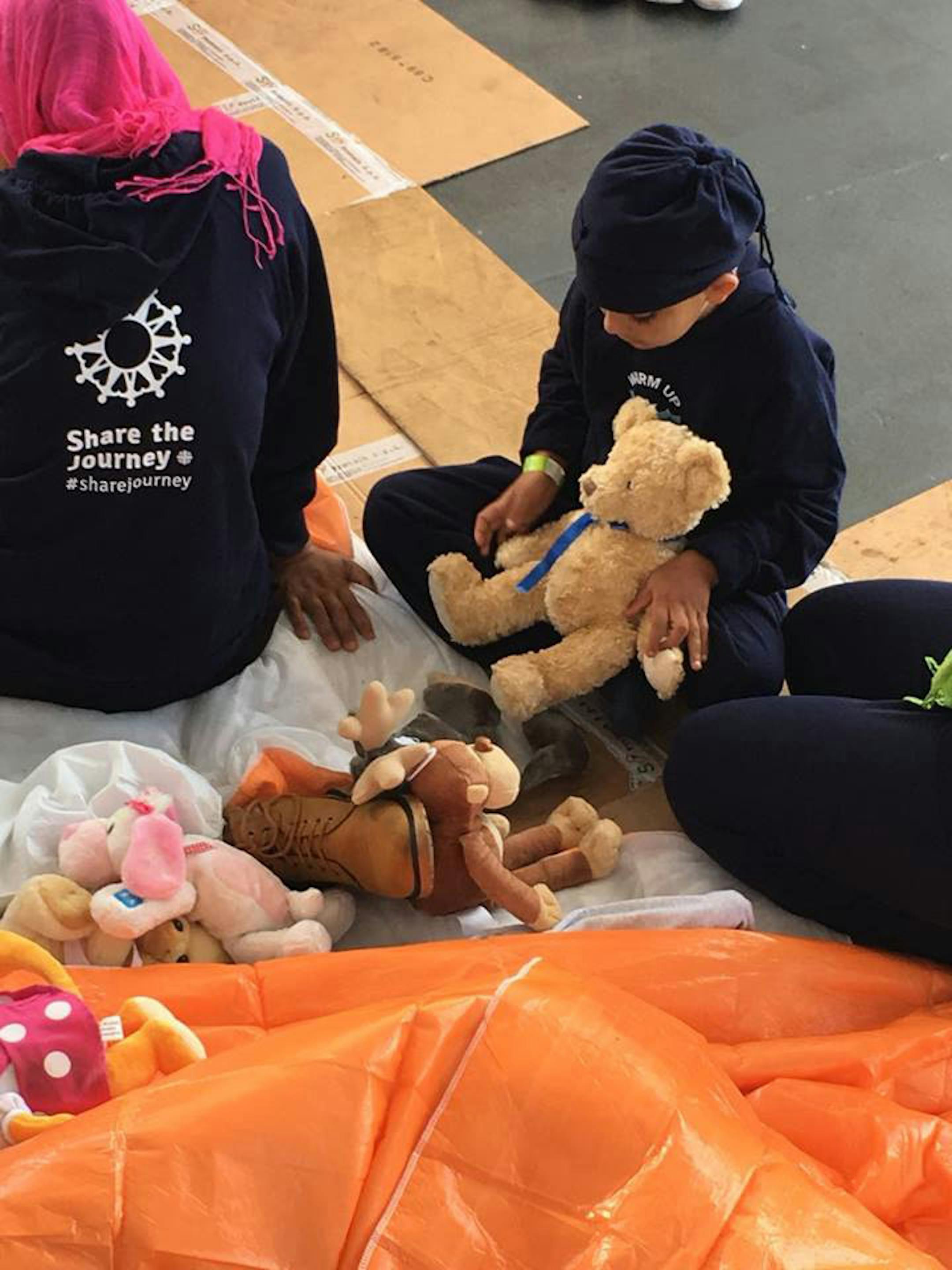 Un bambino a bordo della nave 