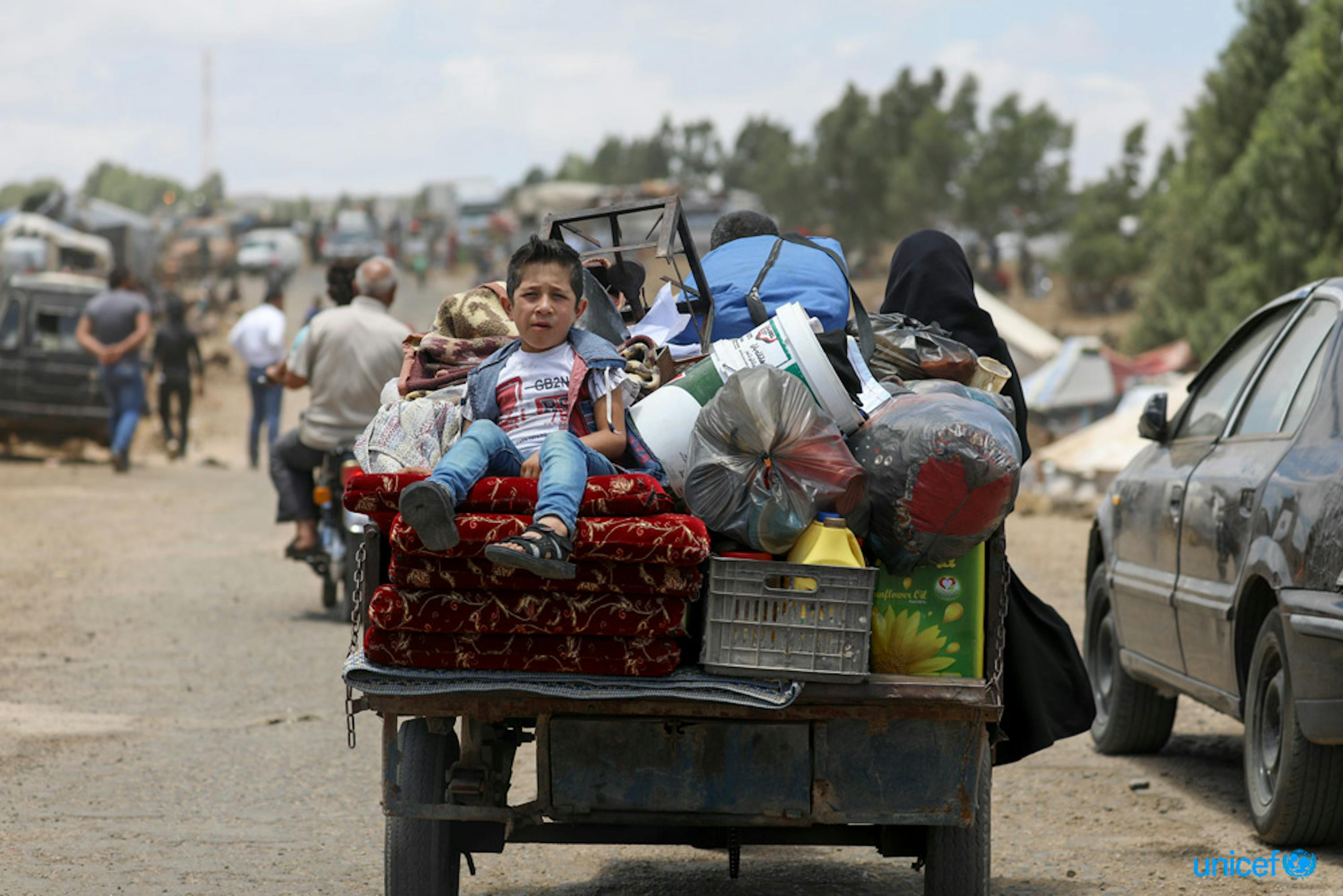 Siria, Una famiglia sfollata da Quneitra è alla ricerca di un posto sicuro dove rifugiarsi - © UNICEF/UN0219832/Al-Faqir