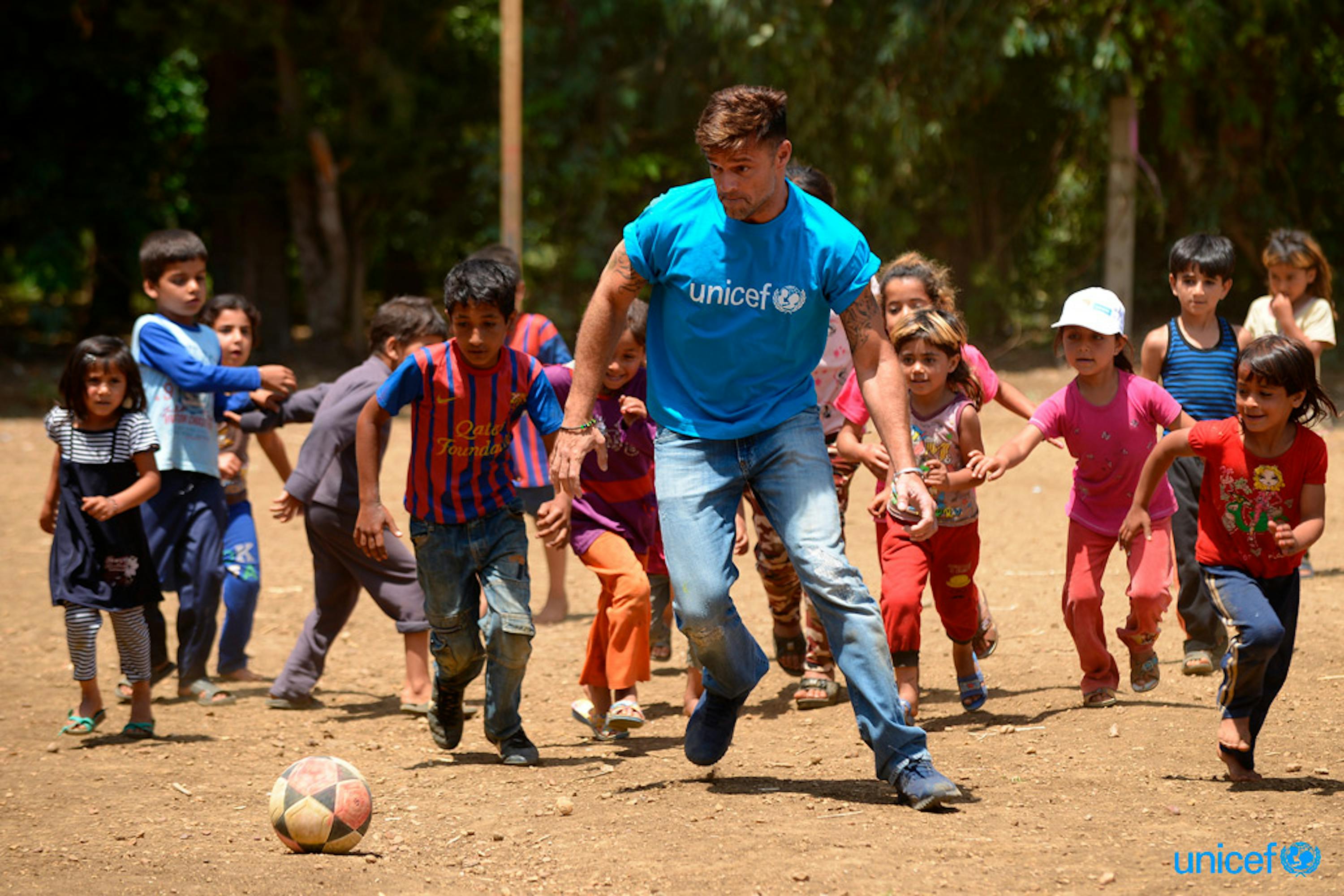 Ricky Martin, tra i protagonisti del 1° UNICEF Summer Gala, durante una sua missione con l'UNICEF in Libano - ©UNICEF/UN020856/Choufany