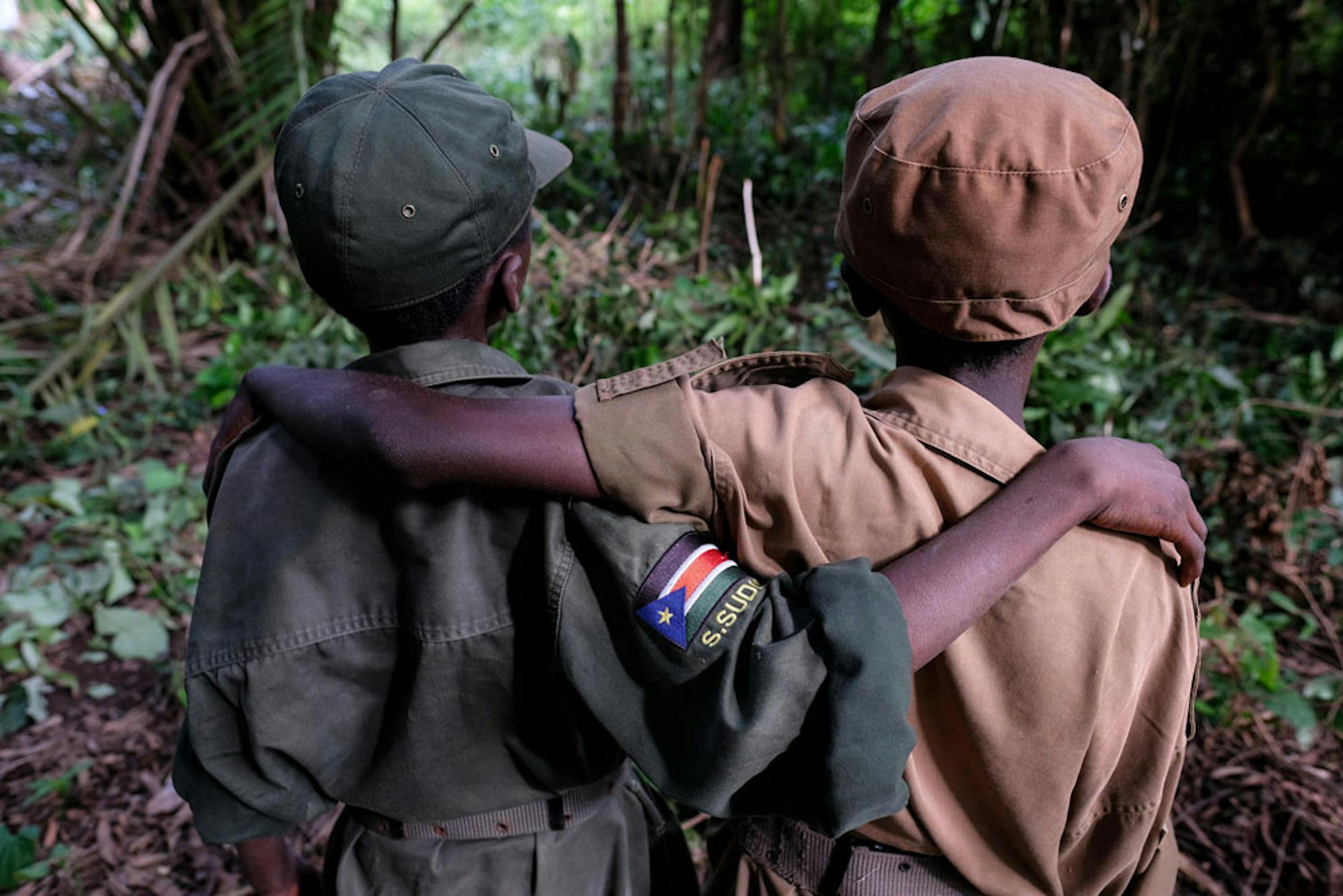 Ganiko (12 anni) e Jackson (13) durante una cerimonia di smobilitazione a Yambio (Sud Sudan) - ©UNICEF/UN0202141/Rich