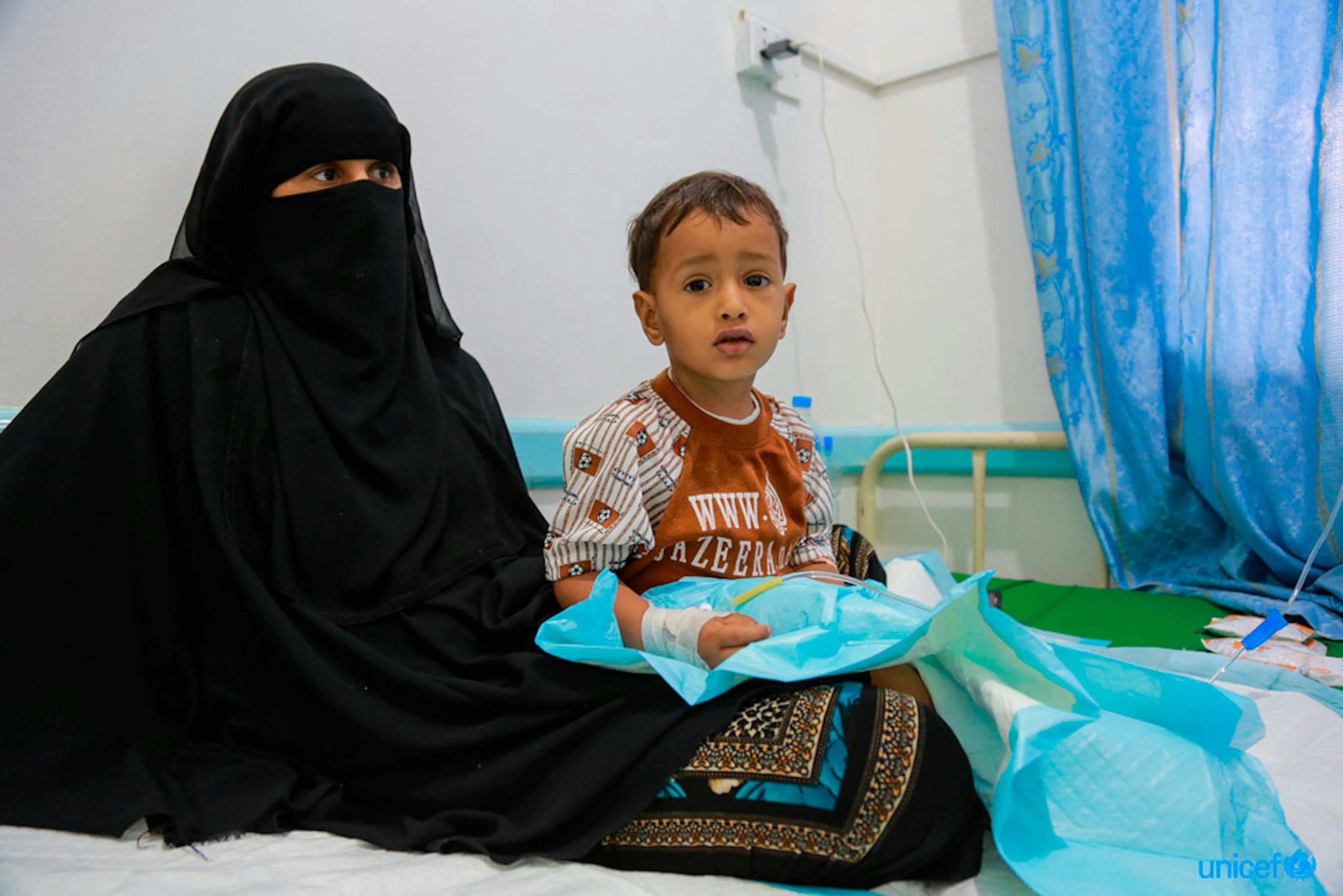 Yemen, un bambino viene curato dalla malnutrizione nel Alsabeen Hospital di Sanaa © UNICEF/UN073650