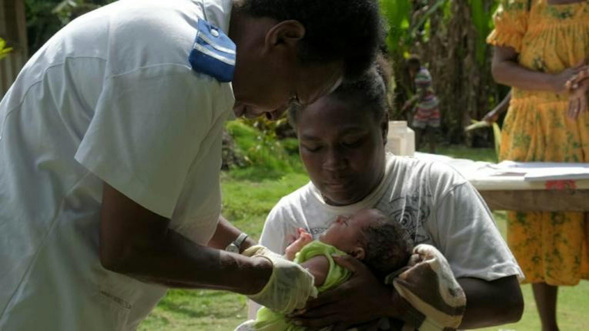 La vaccinazione del piccolo Joy a Erromango (arcipelago delle Vanuatu) - ©UNICEF/2018