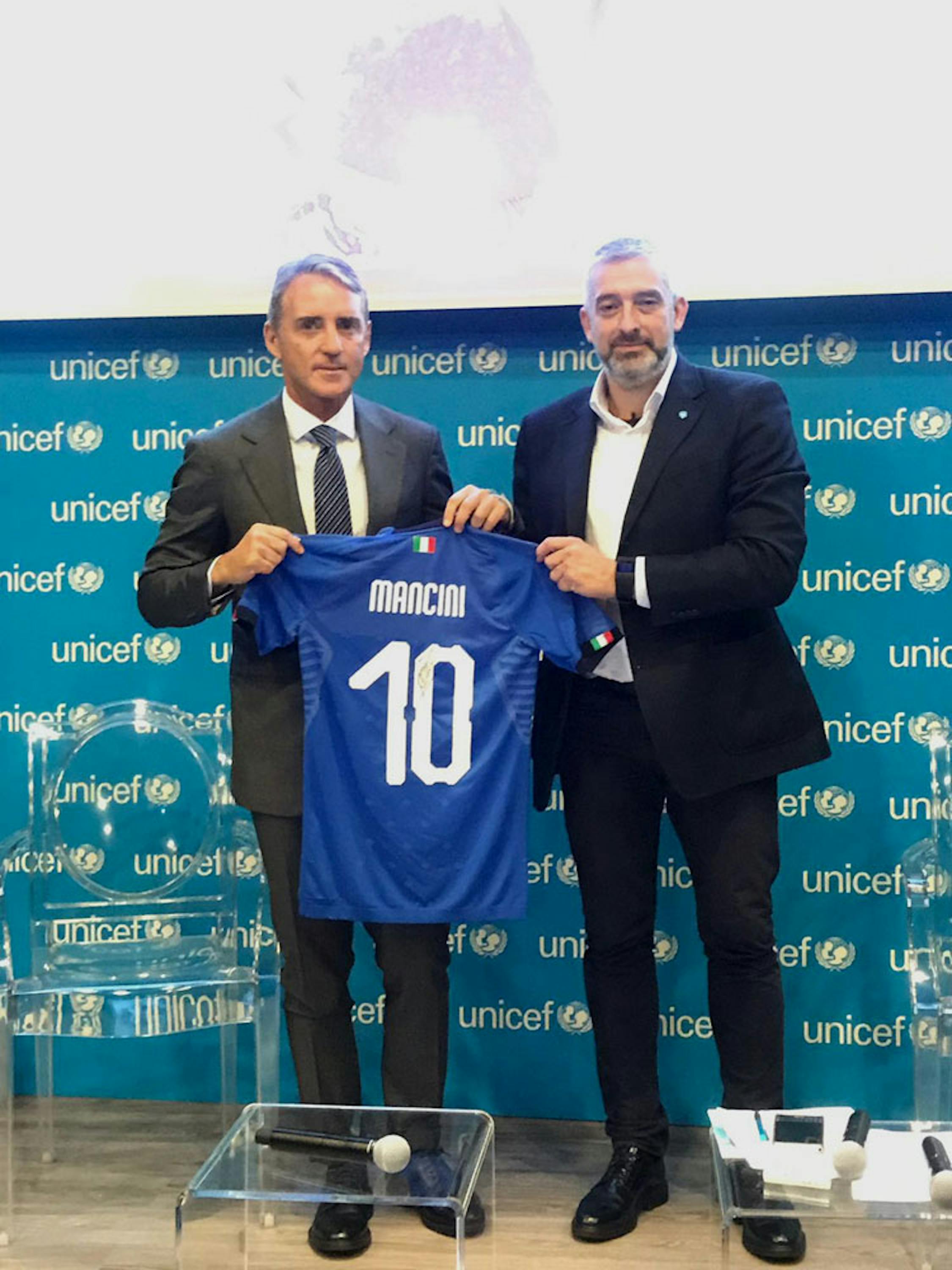 Il CT della Nazionale italiana di calcio Roberto Mancini e Paolo Rozera, direttore UNICEF Italia  - ©UNICEF Italia/2019/M. Lamalfa 