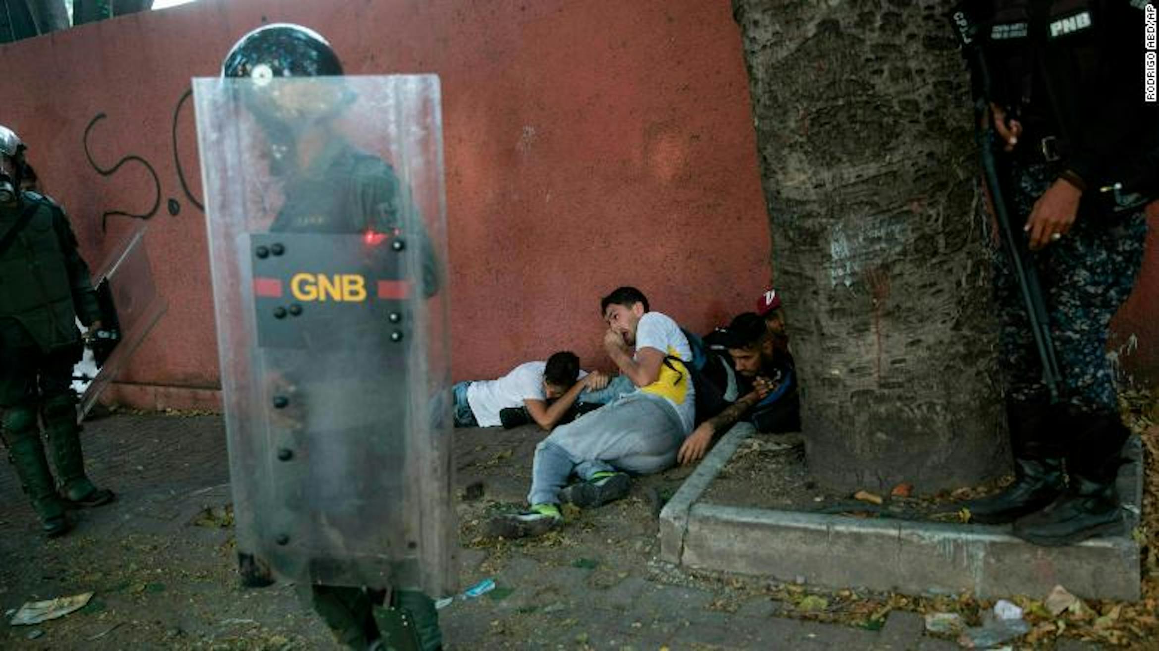 Un'immagine degli scontri di piazza in Venezuela - ©Rodrigo Red/AP