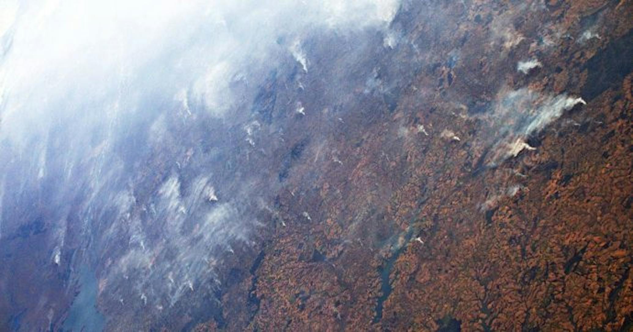 Un'immagine dei roghi in Amazzonia scattata dall'astronauta italiano dell'ESA Luca Parmitano (Goodwill Ambassador UNICEF Italia) a bordo della Stazione Spaziale Internazionale