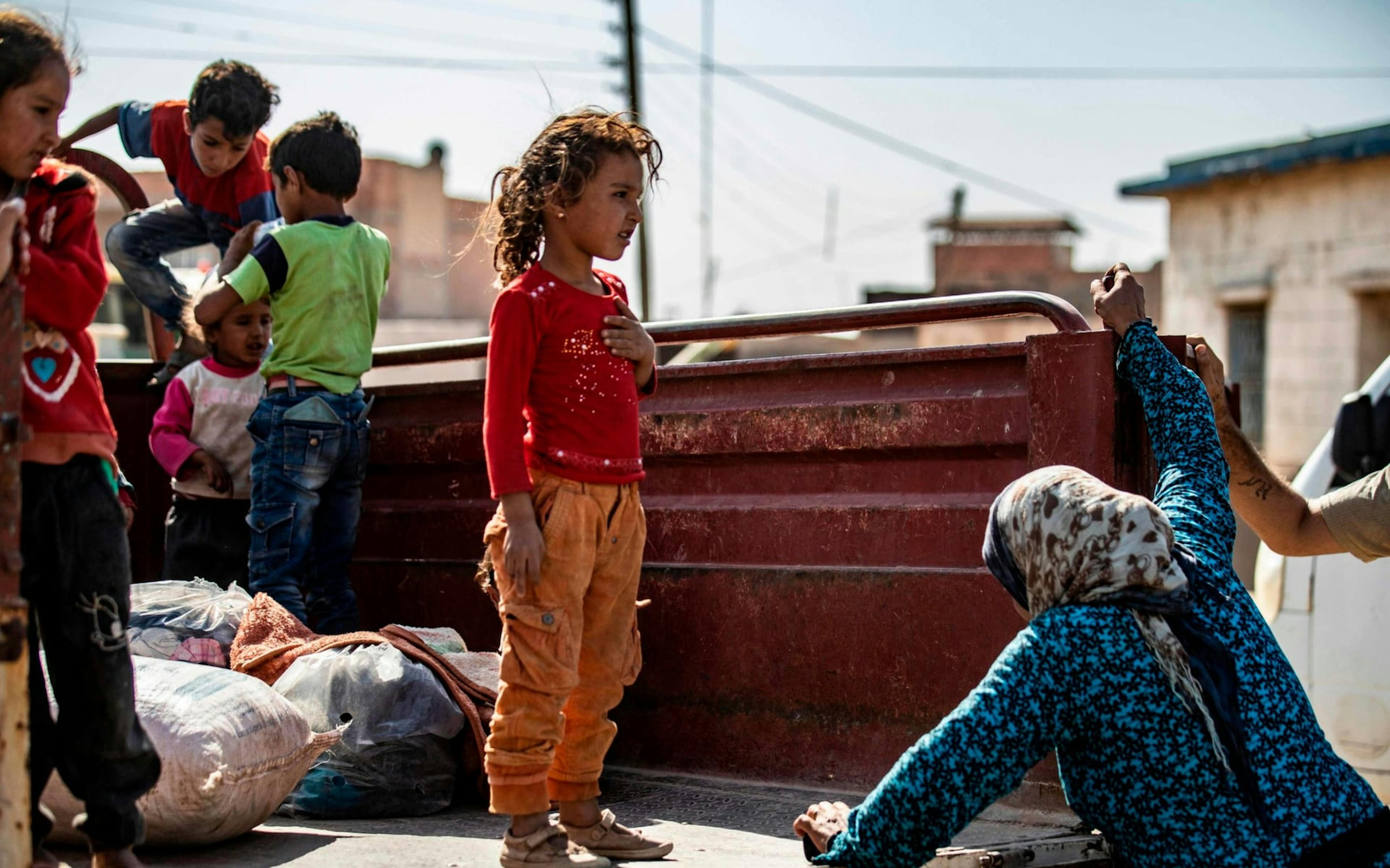 Sono decine di migliaia i civili in fuga dalle città curde nel nord della Siria a seguito dell'attacco turco - ©AFP