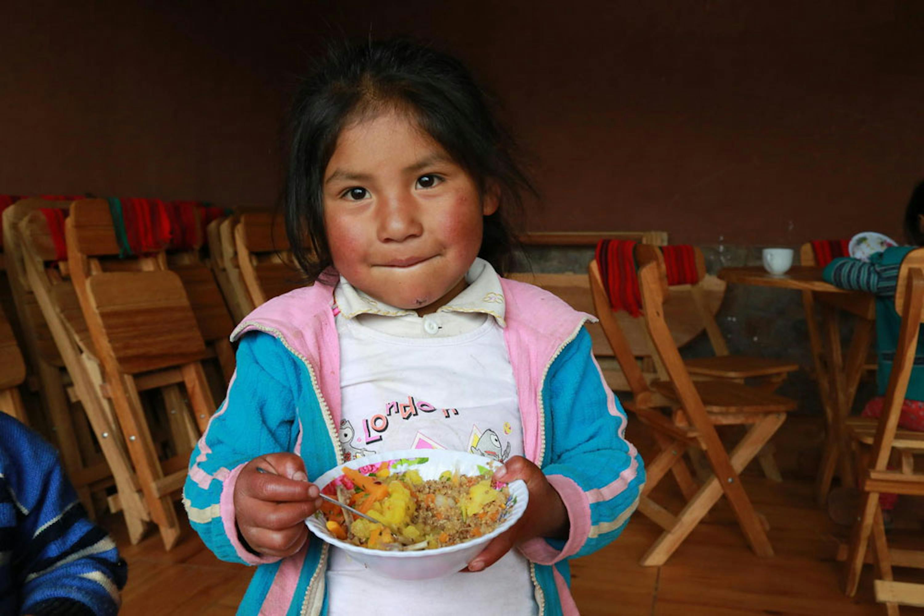 Una bambina della comunità rurale di Hanaq Chuquibamba, nei pressi di Cuzco (Perù). Questa immagine è stata scelta come copertina del Rapporto UNICEF 2019 - © UNICEF/UNI212715/Vilca