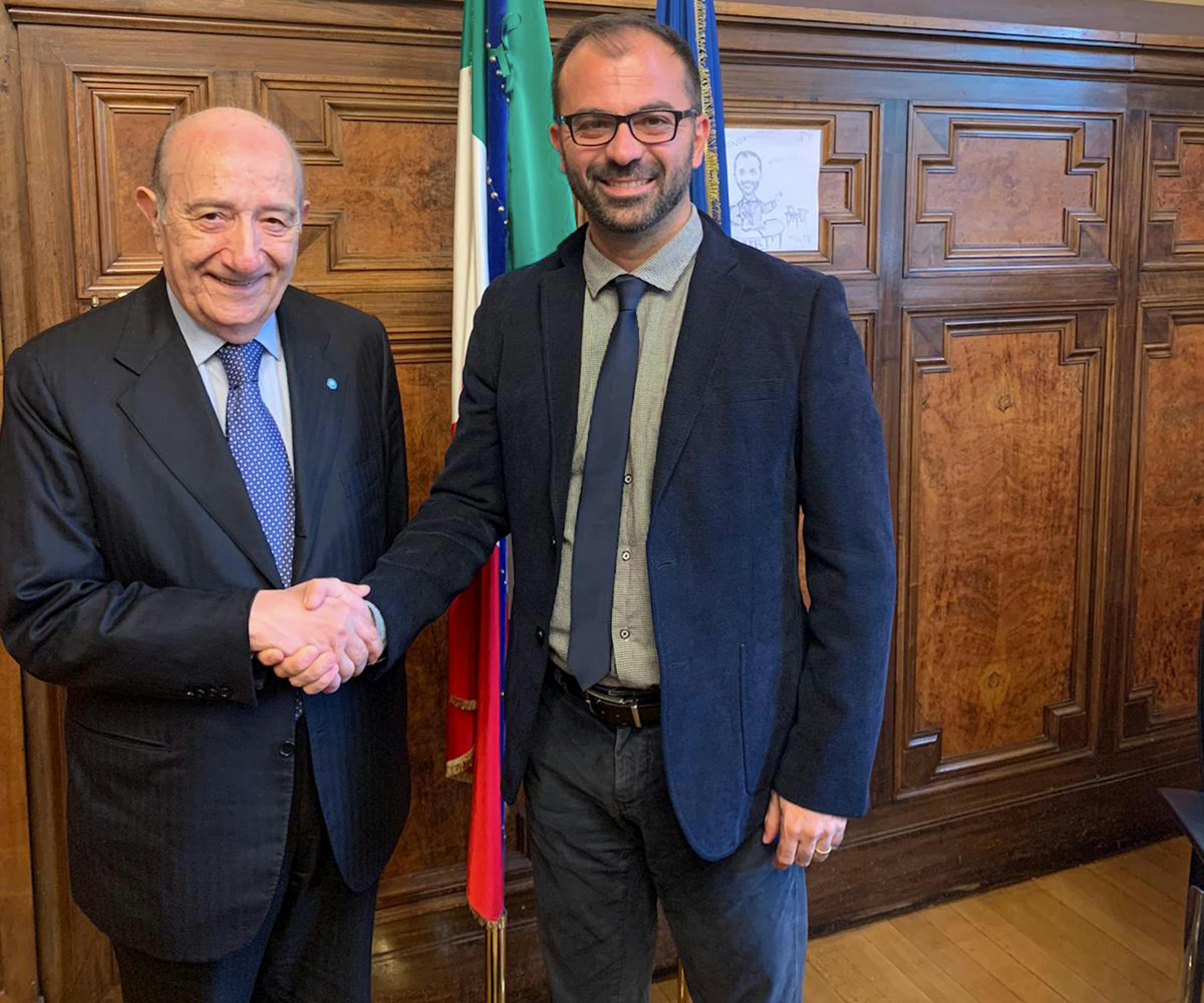 La stretta di mano tra il  presidente dell'UNICEF Italia Francesco Samengo  e il Ministro dell'Istruzione, Univerisità e Ricerca Lorenzo Fioramonti 
