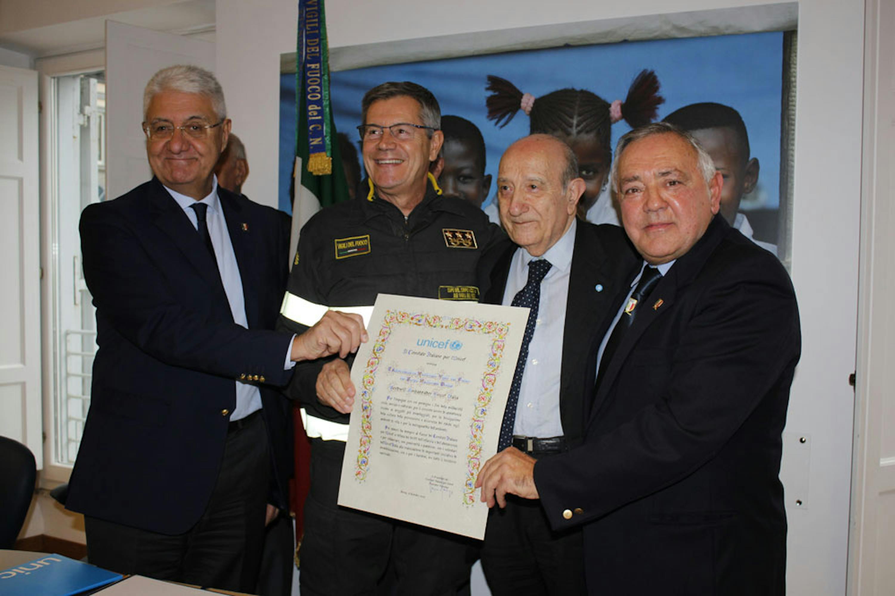 Da sin: il presidente ANVVF Antonio Grimaldi, il Capo del Corpo Nazionale VVFF Fabio Dattilo e il presidente UNICEF Italia Francesco Samengo - © UNICEF Italia/2019/A.Longobardi