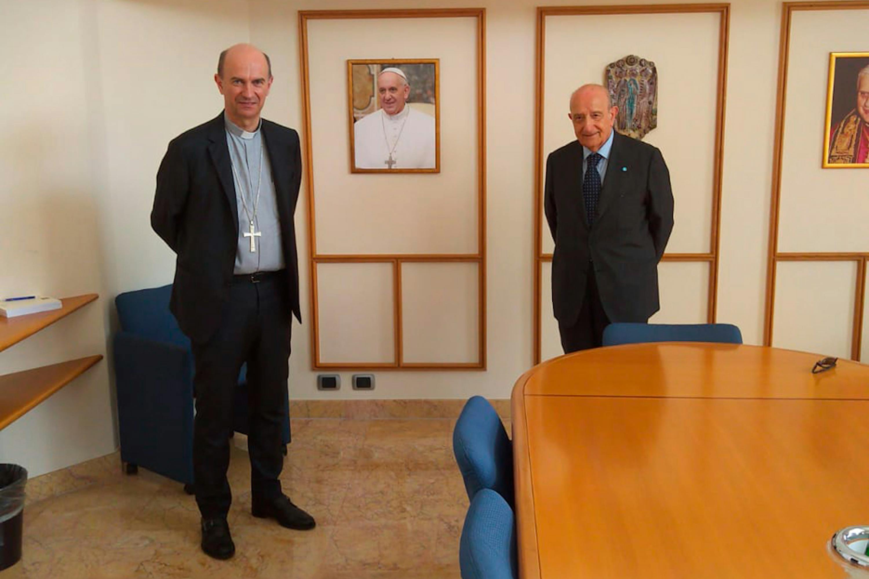 Il Segretario generale della Conferenza Episcopale Italiana mons. Stefano Russo (sin.) e il Presidente dell'UNICEF Italia Francesco Samengo