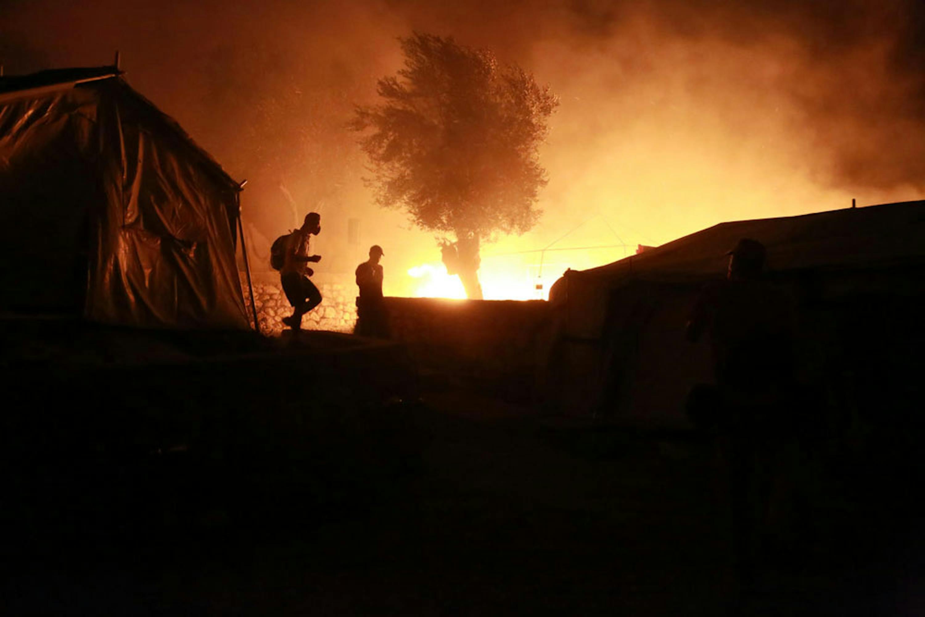 L'incendio che ha devastato il campo profughi di Moria nell'isola di Lesbo (Grecia) - ©UNICEF/UNI367861/Lagoutaris/AFP