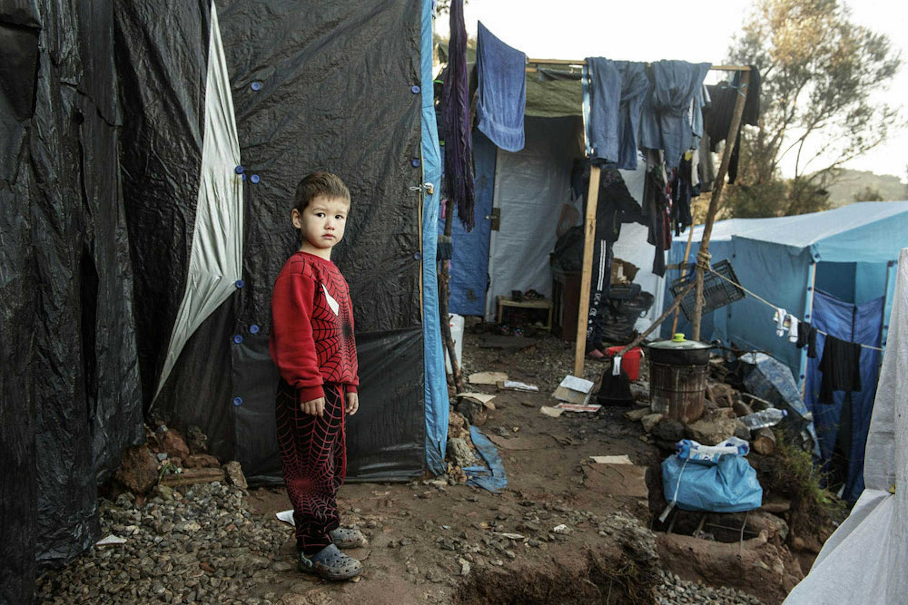 Un bambino nel Centro di identificazione e accoglienza di Vathi, nell'isola greca di Samos - © UNICEF/UNI312751/Romenzi