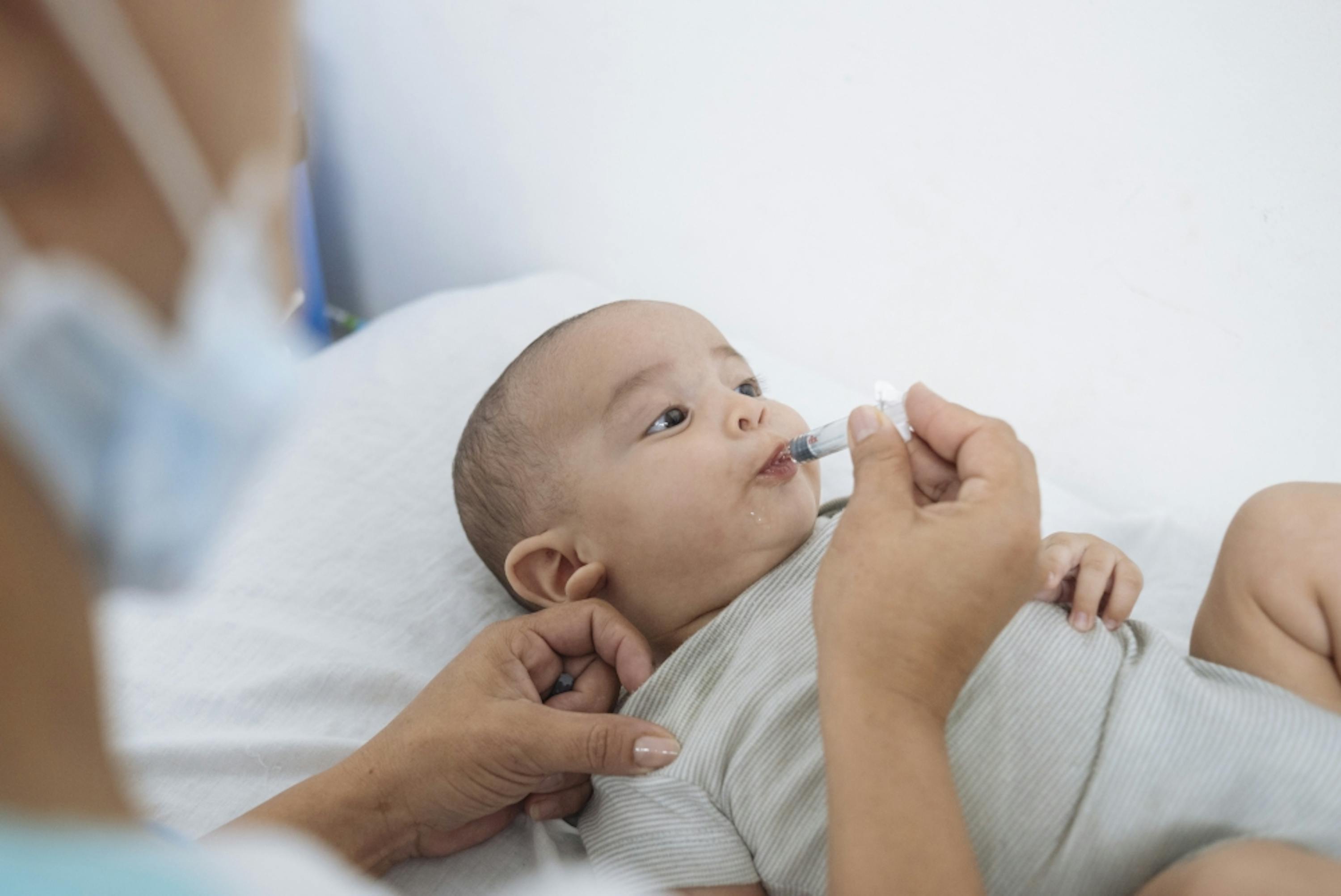 Colombia, Un bambino che riceve i vaccini a Cucuta  © UNICEF/UN0303658/Arcos