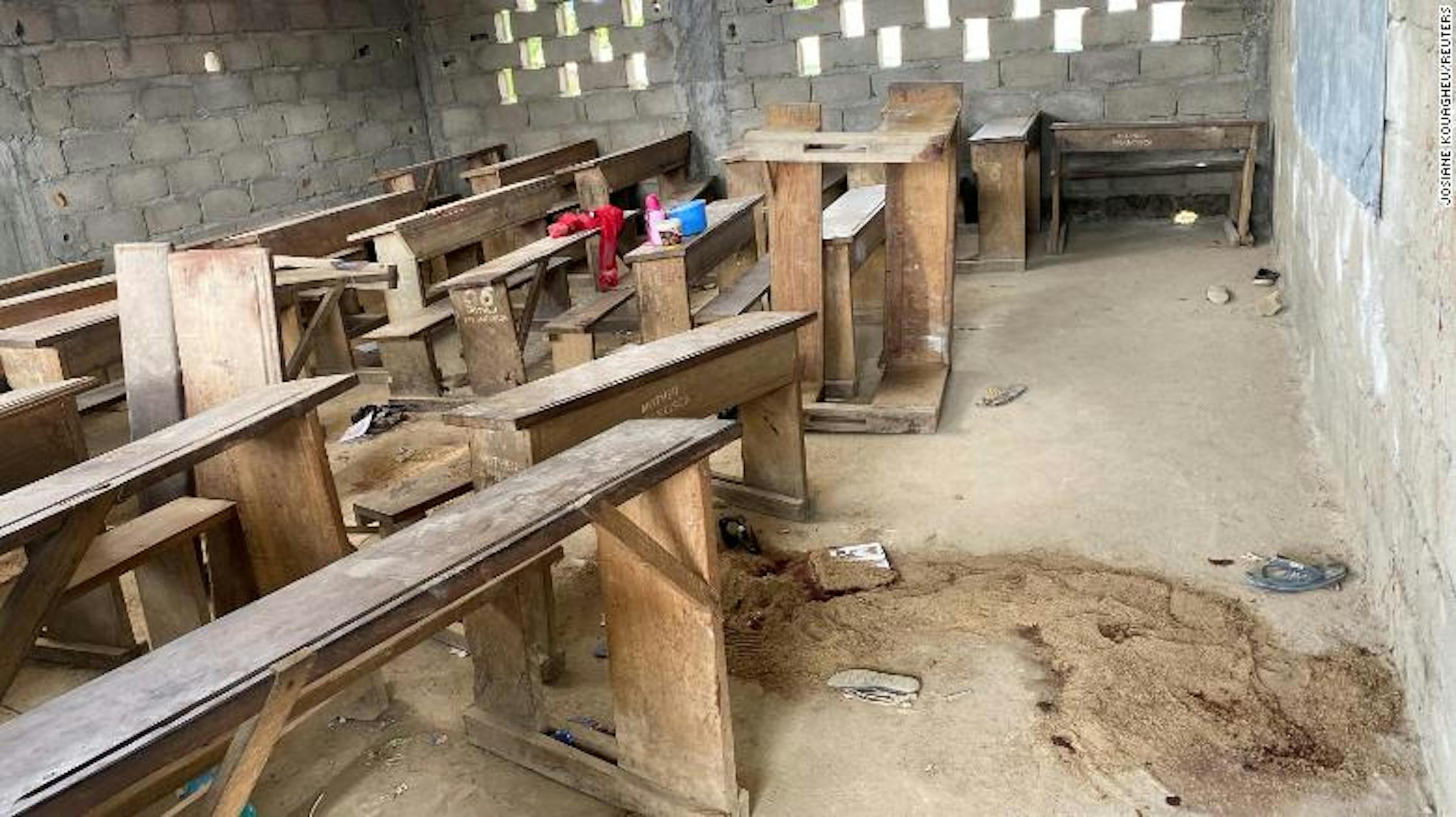 Un'aula di Kumba (Camerun) dopo l'attentato del 24 ottobre 2020 - ©CNN