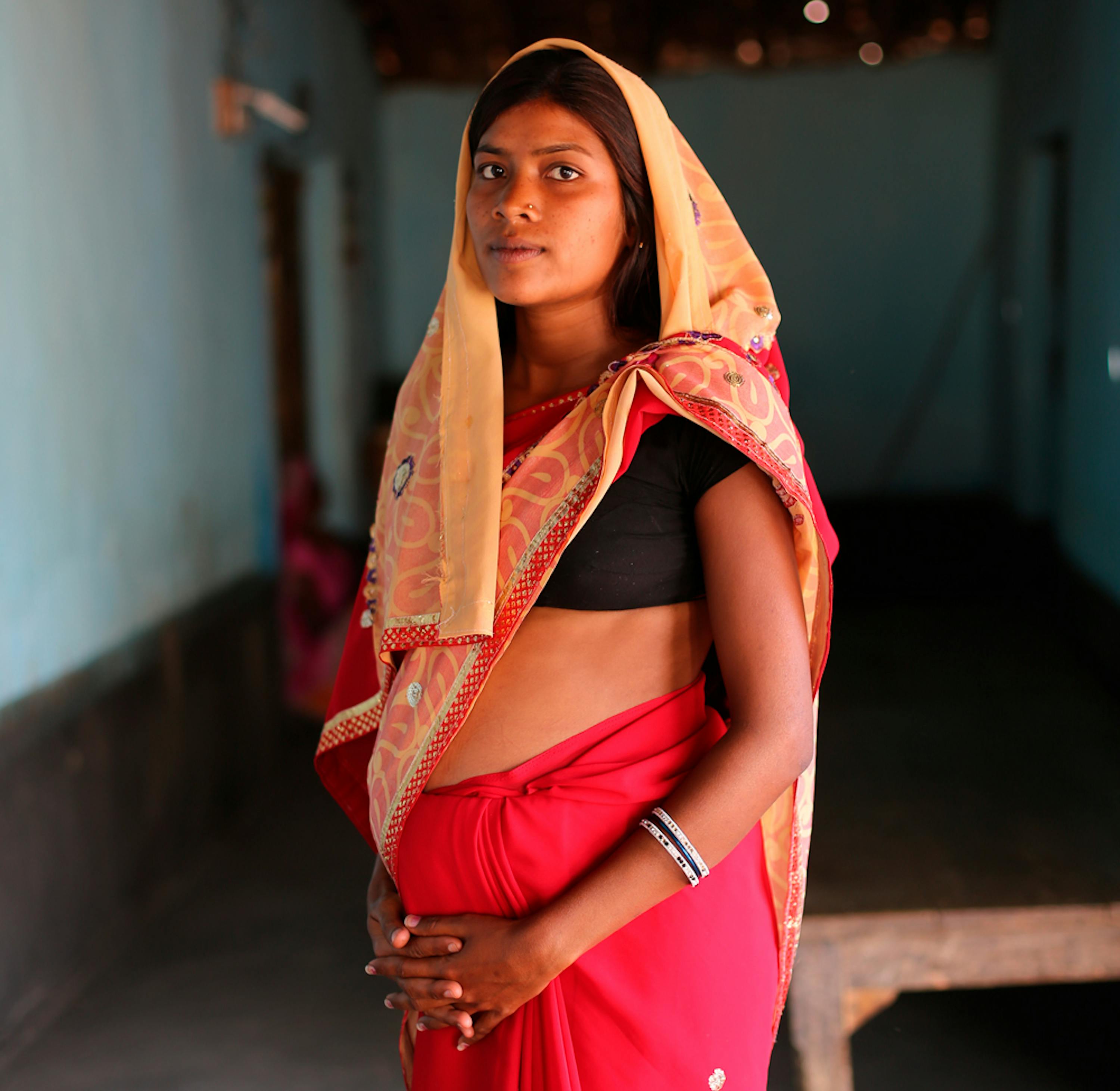 Sovita, 24 anni, è al 7° mese di gravidanza nel villaggio di Ambadhar (India). L'India è il paese con il maggior numero di bambini nati morti al al mondo - © UNICEF/UN0283747/Tanhoa