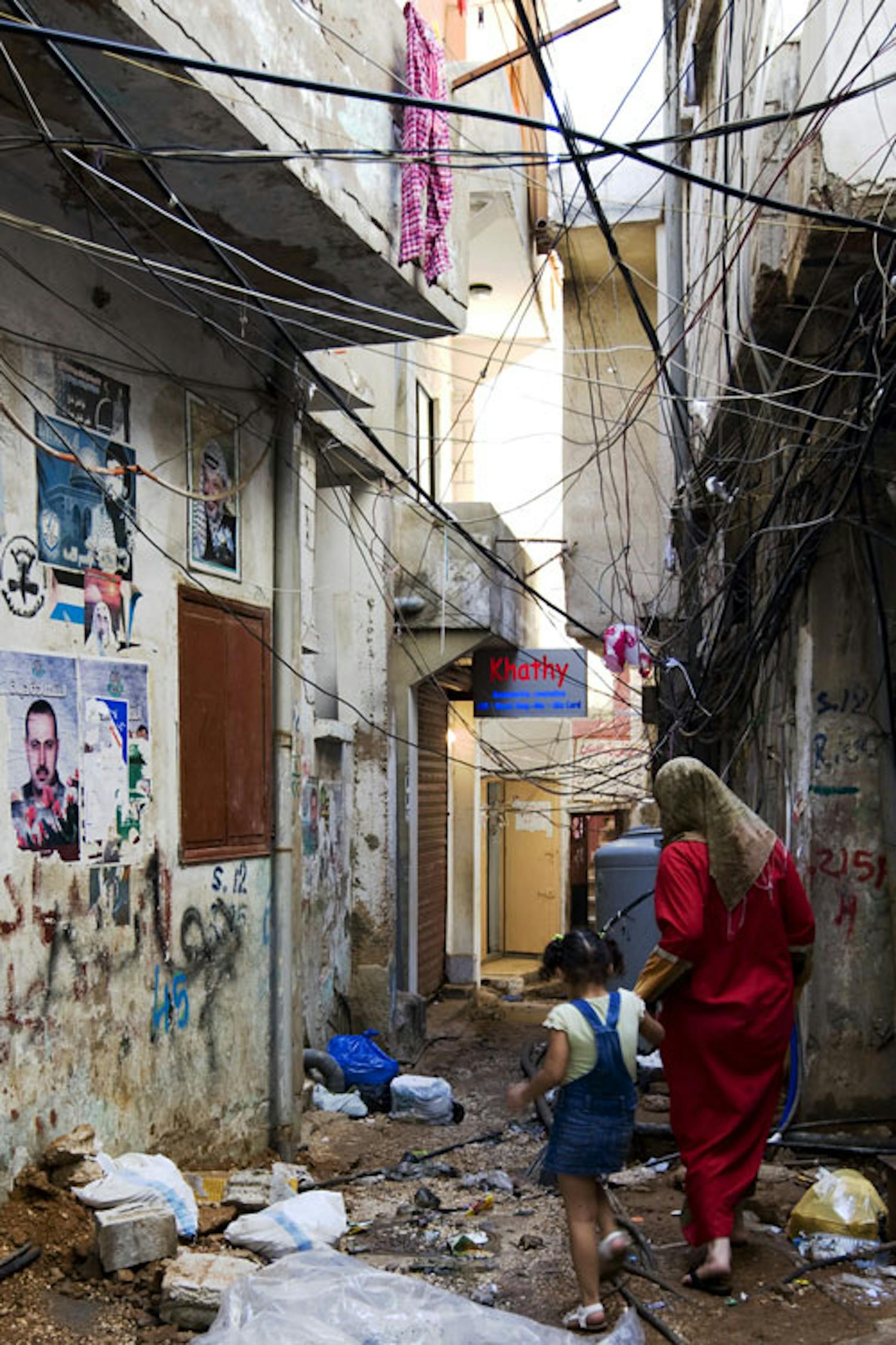 Una strada del campo profughi di Burj el barajni. ©Ada Lombardi/UNICEF Italia/2010