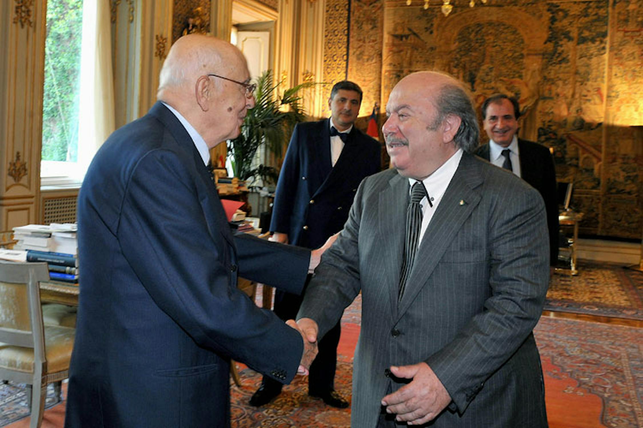 Il caloroso saluto del Capo dello Stato a Lino Banfi durante il ricevimento al Quirinale della delegazione UNICEF - ©Presidenza della Repubblica/2011