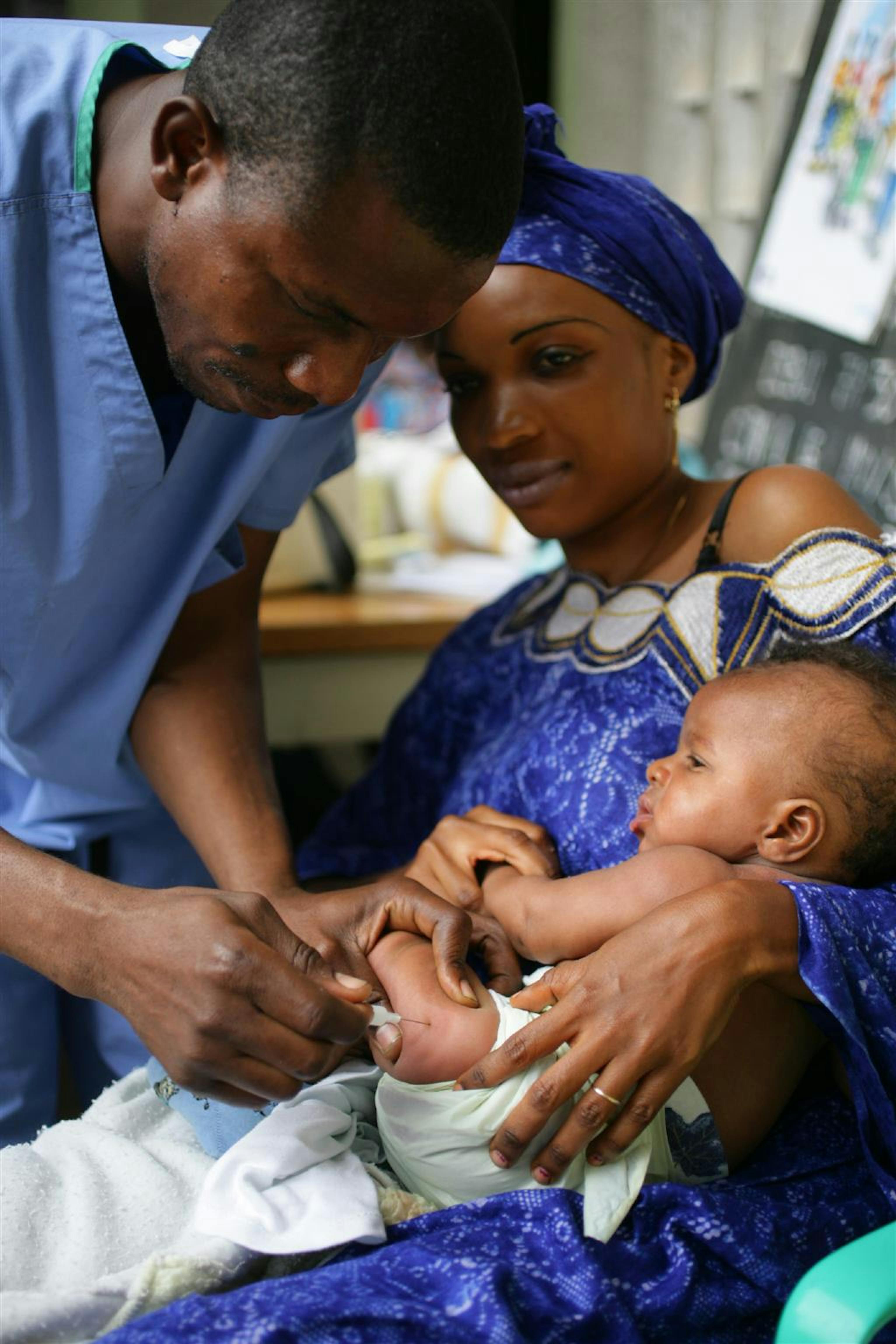 Nel 2010 l'UNICEF ha fornito 2,53 miliardi di dosi di vaccino. L'obiettivo è eliminare il tetano neonatale in 39 paesi, entro il 2015©UNICEF/NYHQ2005-2136/G.Pirozzi
