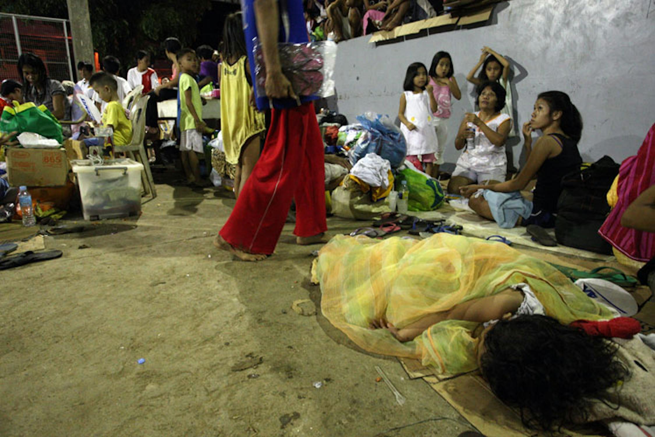 Bambini all'interno di uno dei centri per sfollati a Cagayan de Oro, Filippine - ©UNICEF Filippine/2011/Maitum