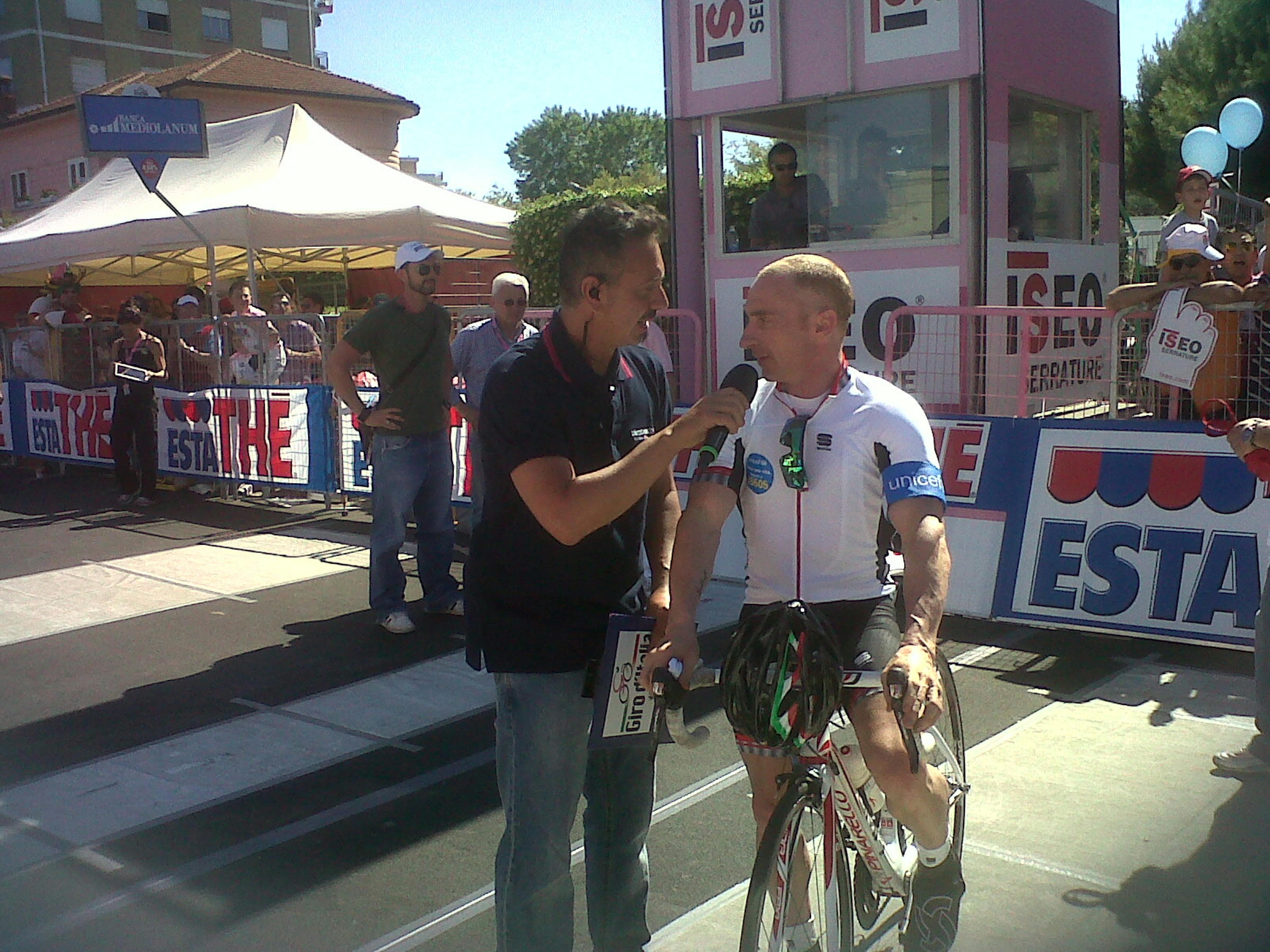 Jury Chechi al Giro d'Italia, durante la promozione della campagna vogliamozero per sms solidale al 45505 