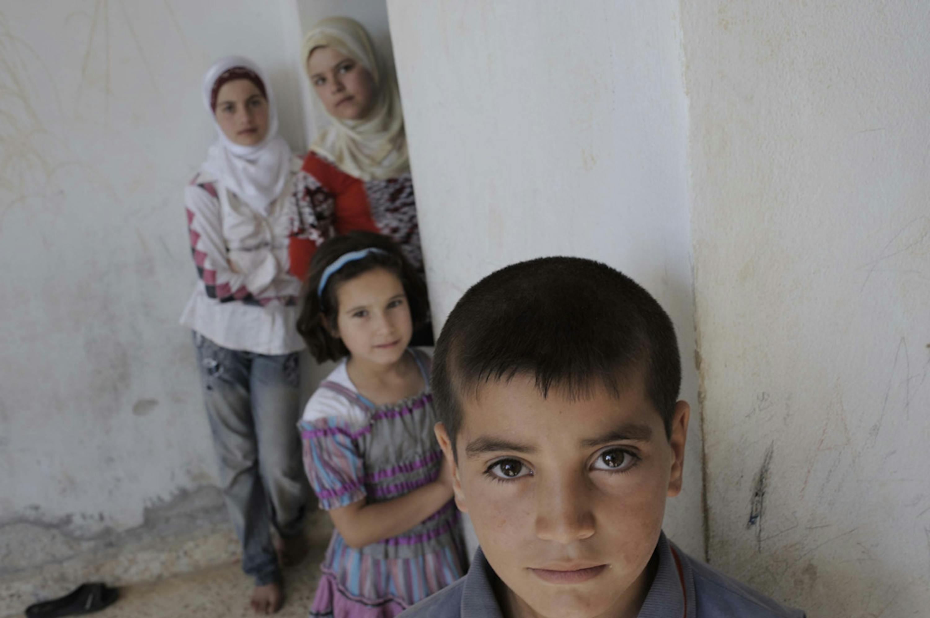 Bambini e donne in un rifugio durante un bombardamento su una città della Siria. La foto è stata scattata il 30 giugno 2012 - ©UNICEF/NYHQ2012-0696/A.Romenzi