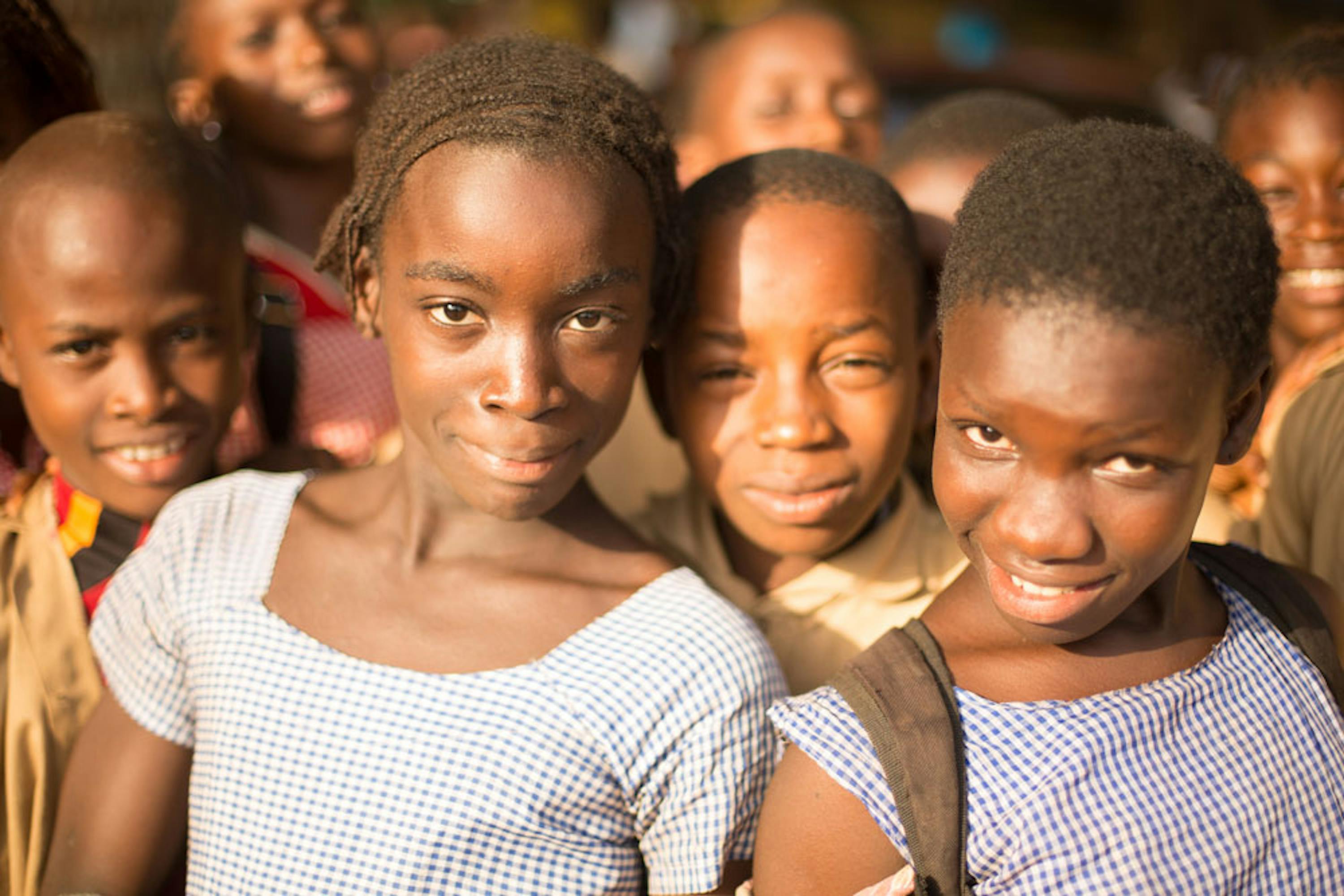 Alunne della scuola di Forécariah (Guinea) in cui è ambientata la videostoria della campagna #EmergencyLesson