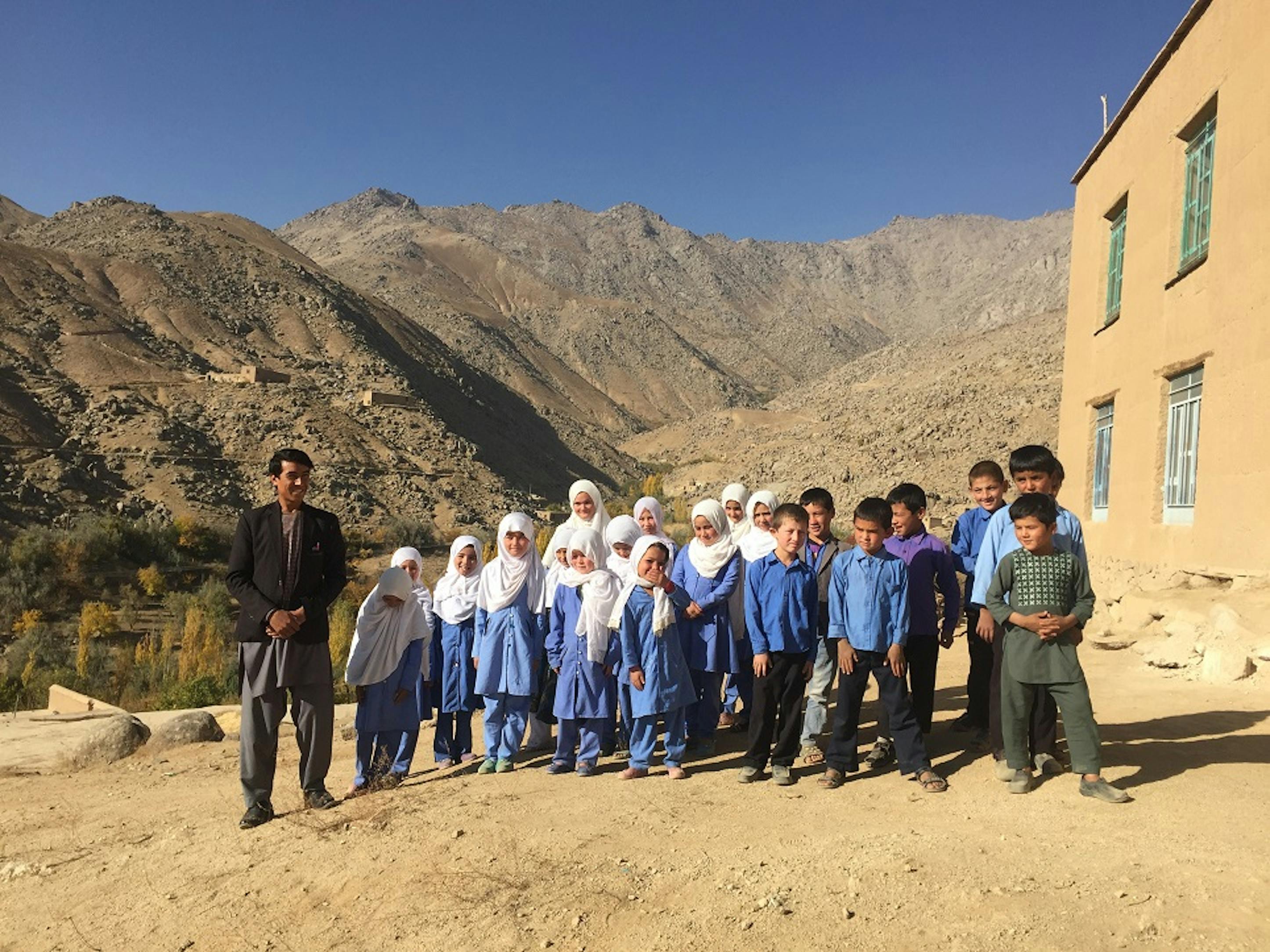 Sadiq, il giovanissimo insegnante protagonista di questa storia - ©UNICEF Afghanistan/2018/Fricker