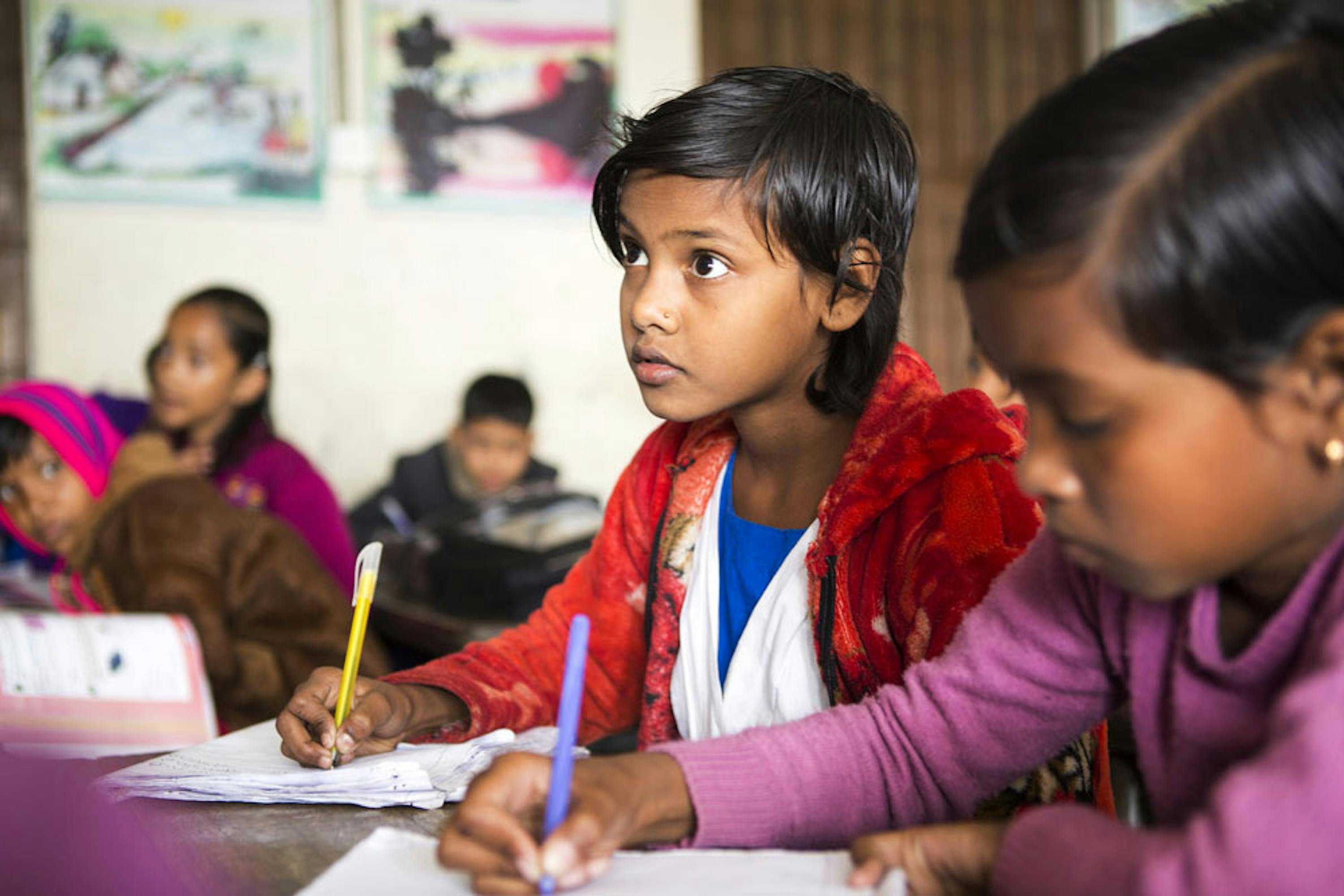 Alunne di una scuola sostenuta dall'UNICEF e dalla Fondazione Barcellona in Bangladesh - ©UNICEF/UN0267984/Kiron