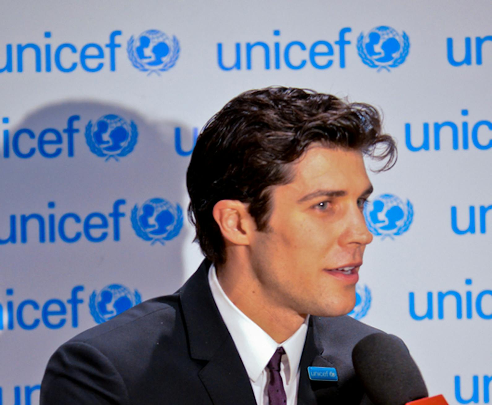 Roberto Bolle intervistato durante la cerimonia di varo della MSC Preziosa - ©UNICEF Italia/2013/Antonio Santamaria