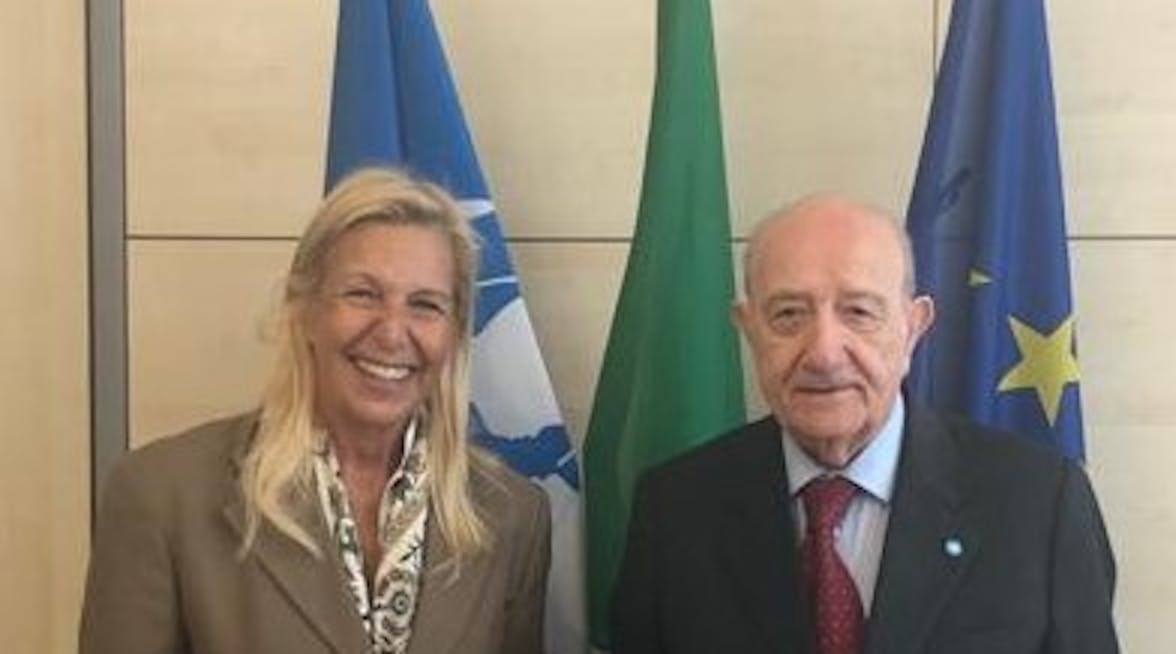 Nella foto, da sinistra: la Presidente di SOROPTIMIST INTERNATIONAL D'ITALIA Maria Coppola e il Presidente dell'UNICEF Italia Francesco Samengo.