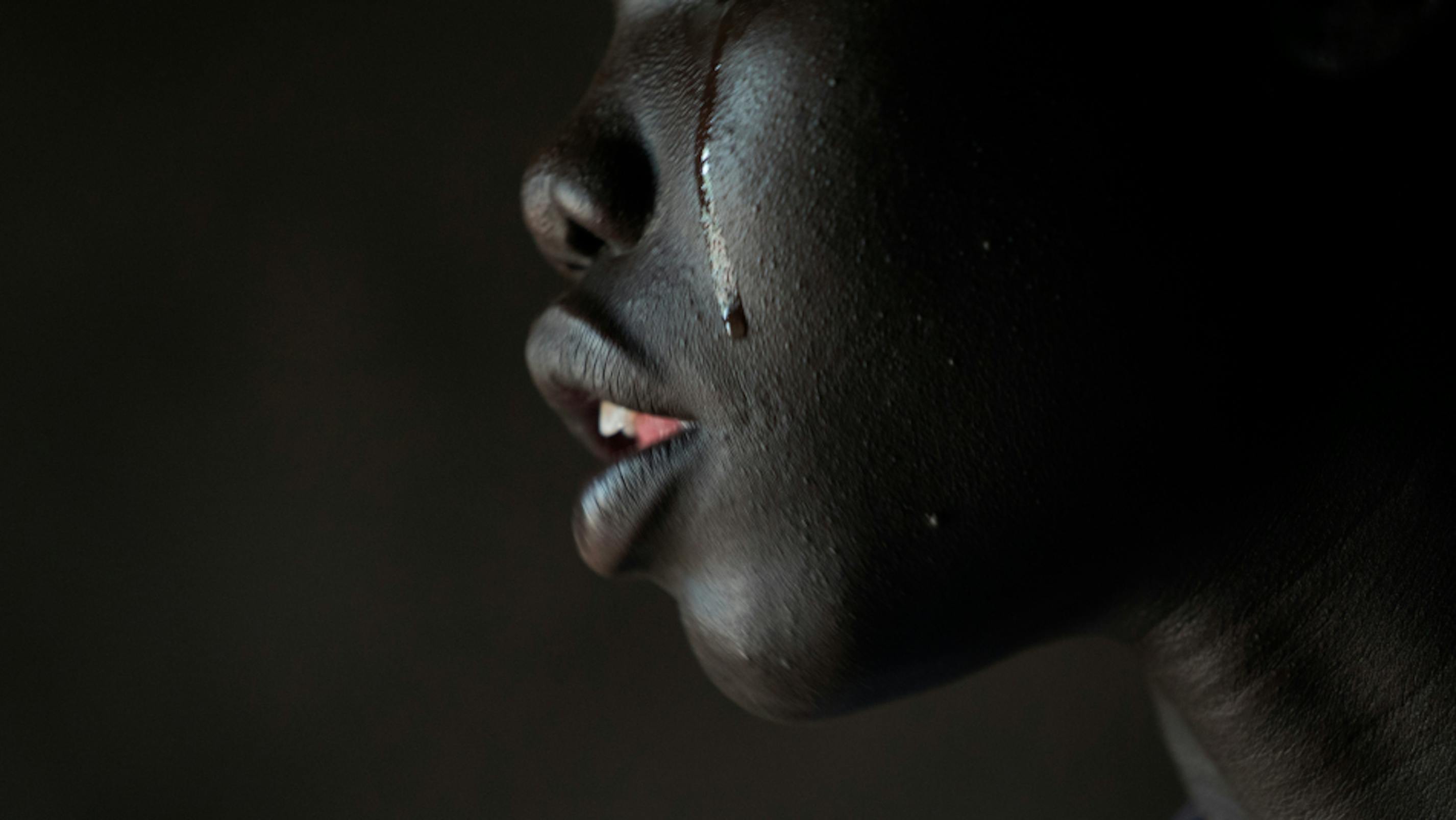 donna in lacrime, violenza