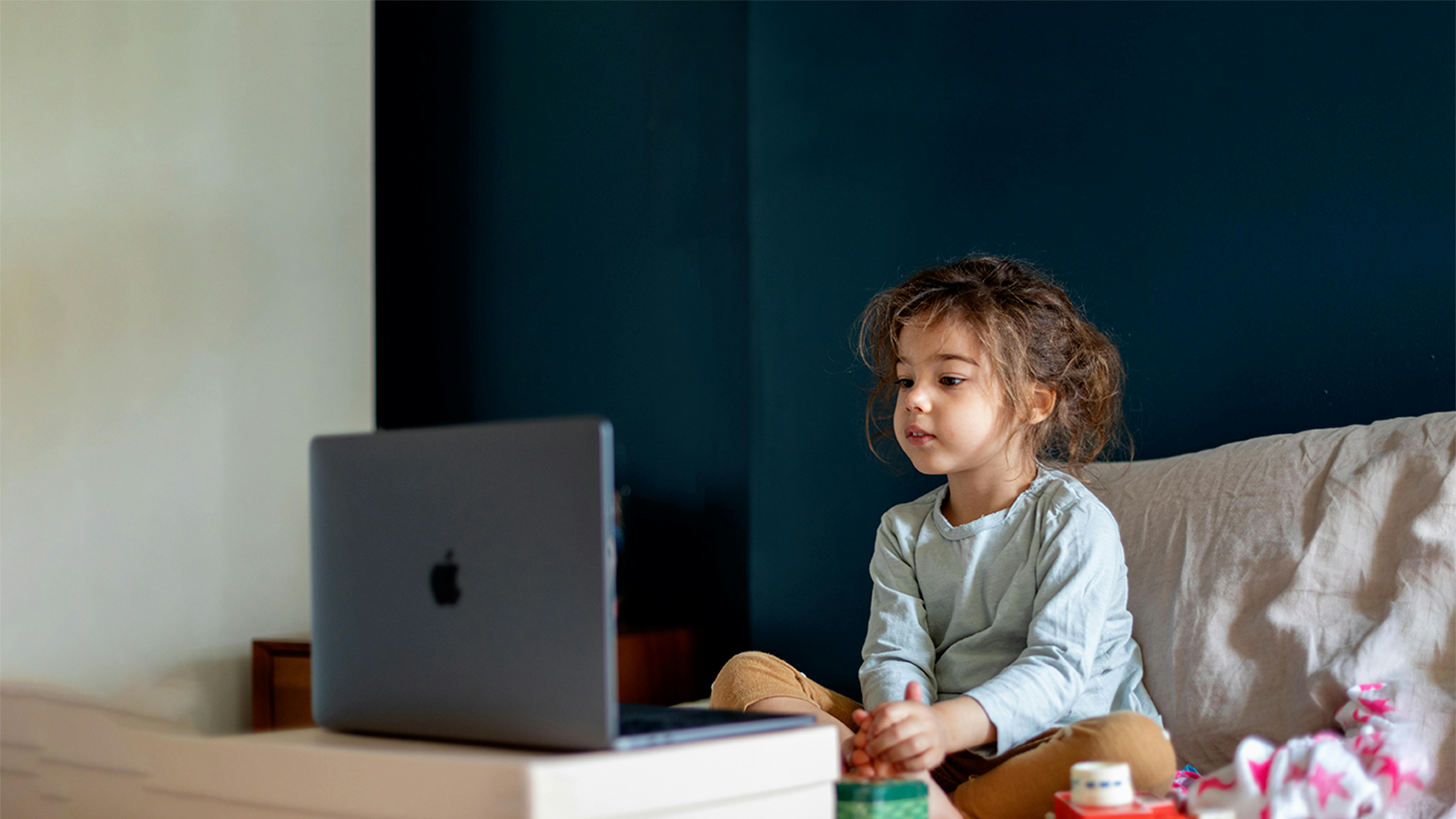 sicurezza in rete,bambina,internet