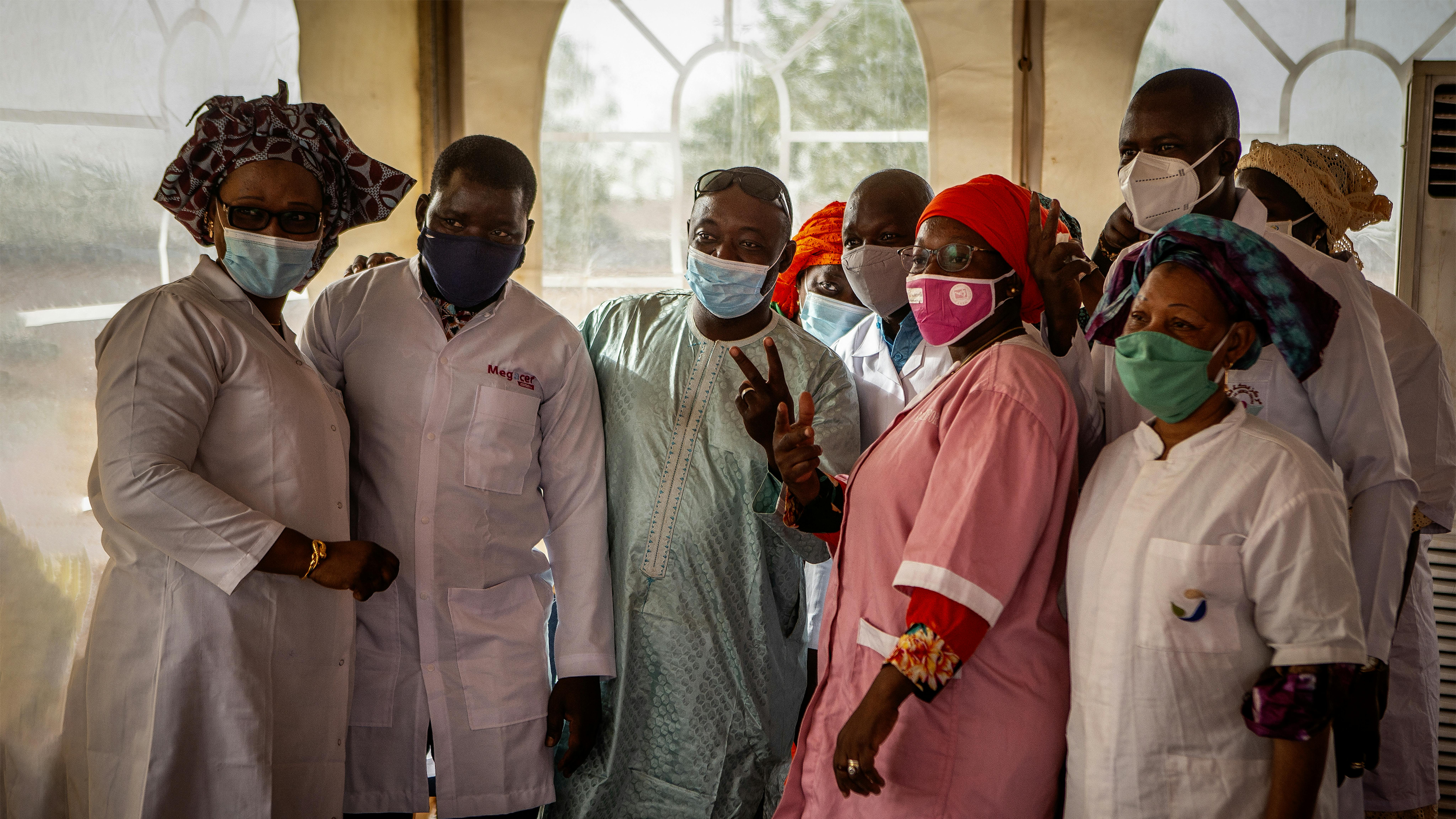 Mali, Un team di operatori sanitari si è appena vaccinato contro COVID19.