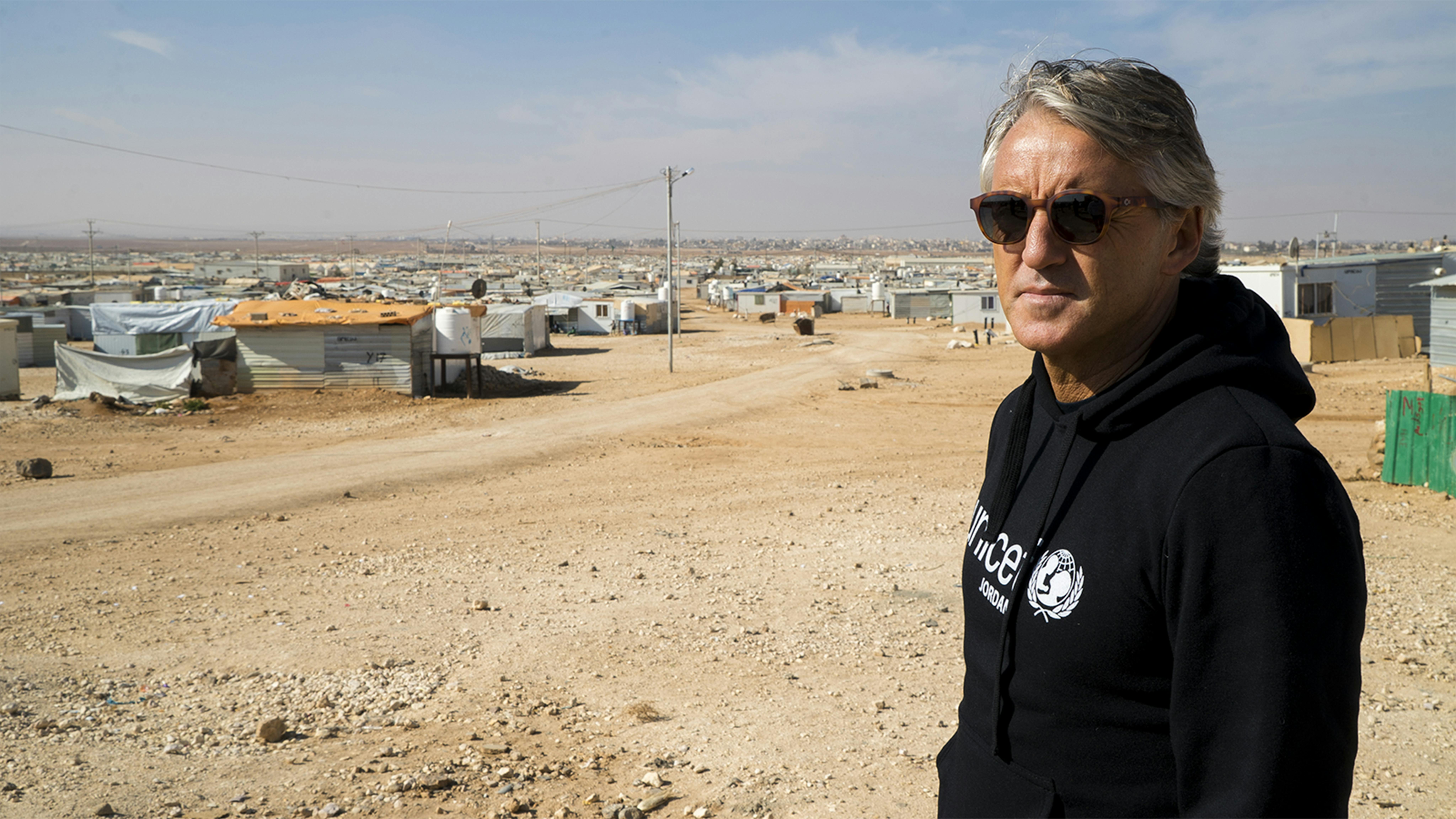 L'ambasciatore UNICEF Roberto Mancini durante il viaggio sul campo a Zaatari iin Giordania
